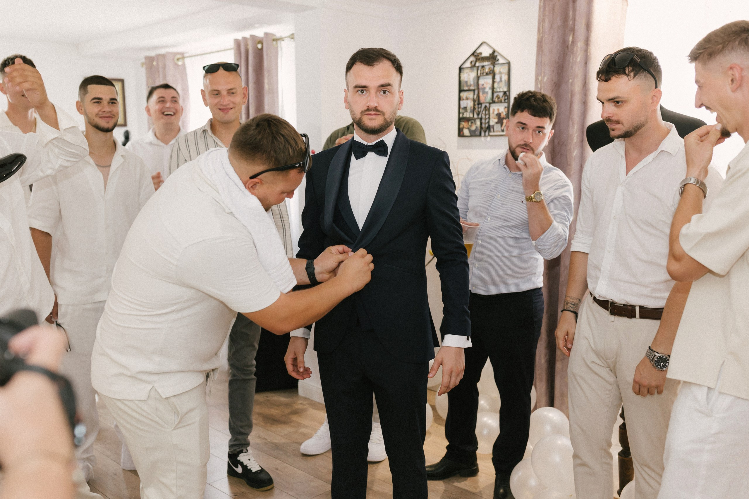 1. Mireasa Adriana în timpul pregătirilor de nuntă în Tudora Botoșani2. Costumul mirelui Ionuț fotografiat artistic în ziua nunții3. Prietenii mirelui la tradițiile de nuntă în Tudora4. Bărbieritul mirelui în cadrul obiceiurilor tradiționale de nuntă5. Fotografii de familie la biserică în ziua nunții6. Portret de familie cu mirii și copilul lor la nunta din Botoșani7. Primul dans al mirilor la Mariage Dor Baisa Botoșani8. Decor elegant de nuntă la Mariage Dor Baisa9. Emoții și tradiții la nunta din Tudora județul Botoșani10. Fotograf profesionist de nuntă în Botoșani surprinzând momente autentice - otograf-nunta-botosanifotograf-evenimente-botosanifotograf-profesionist-botosanifotograf-nunta-tudoranunta-tudora-botosanisedinta-foto-nunta-botosanipoze-nunta-botosanifotografii-nunta-tudorafotograf-cununie-religioasa-botosanibiserica-sfintii-imparati-constantin-si-elena-tudoramariage-dor-baisa-botosanirestaurant-nunta-botosanidansul-mirilor-mariage-dorpregatiri-mire-botosanipregatiri-mireasa-botosanitraditii-nunta-moldovaobiceiuri-nunta-tudorafotograf-familie-nunta-botosaniportret-miri-botosanigalerie-foto-nunta-botosanialbum-foto-nunta-botosaninunta-eleganta-botosaninunta-cu-traditii-botosanifotograf-premium-nunta-botosaniservicii-foto-video-botosanipoveste-de-nunta-botosanifotograf-documentar-nuntafotograf-natural-emotionalmiri-ionut-si-adriananunta-autentica-tudora -otograf-nunta-botosanifotograf-nunta-tudoranunta-tudora-botosanifotograf-evenimente-botosanifotograf-profesionist-botosaniservicii-foto-video-botosanigalerie-foto-nunta-botosanialbum-foto-nunta-botosani - nunta-autentica-botosaninunta-cu-traditii-botosanipoveste-de-nunta-botosanifotografii-emotionante-nuntamomente-autentice-nuntafotografie-documentara-nuntafotograf-natural-nunta- pregatiri-miri-tudorabiserica-tudora-botosanicununie-religioasa-tudoramariage-dor-baisa-botosanipetrecere-nunta-botosanivalsul-mirilor-botosani - alino-foto-studio-botosaniionut-si-adriana-nunta-tudorafotograf-alin-chirila-botosani