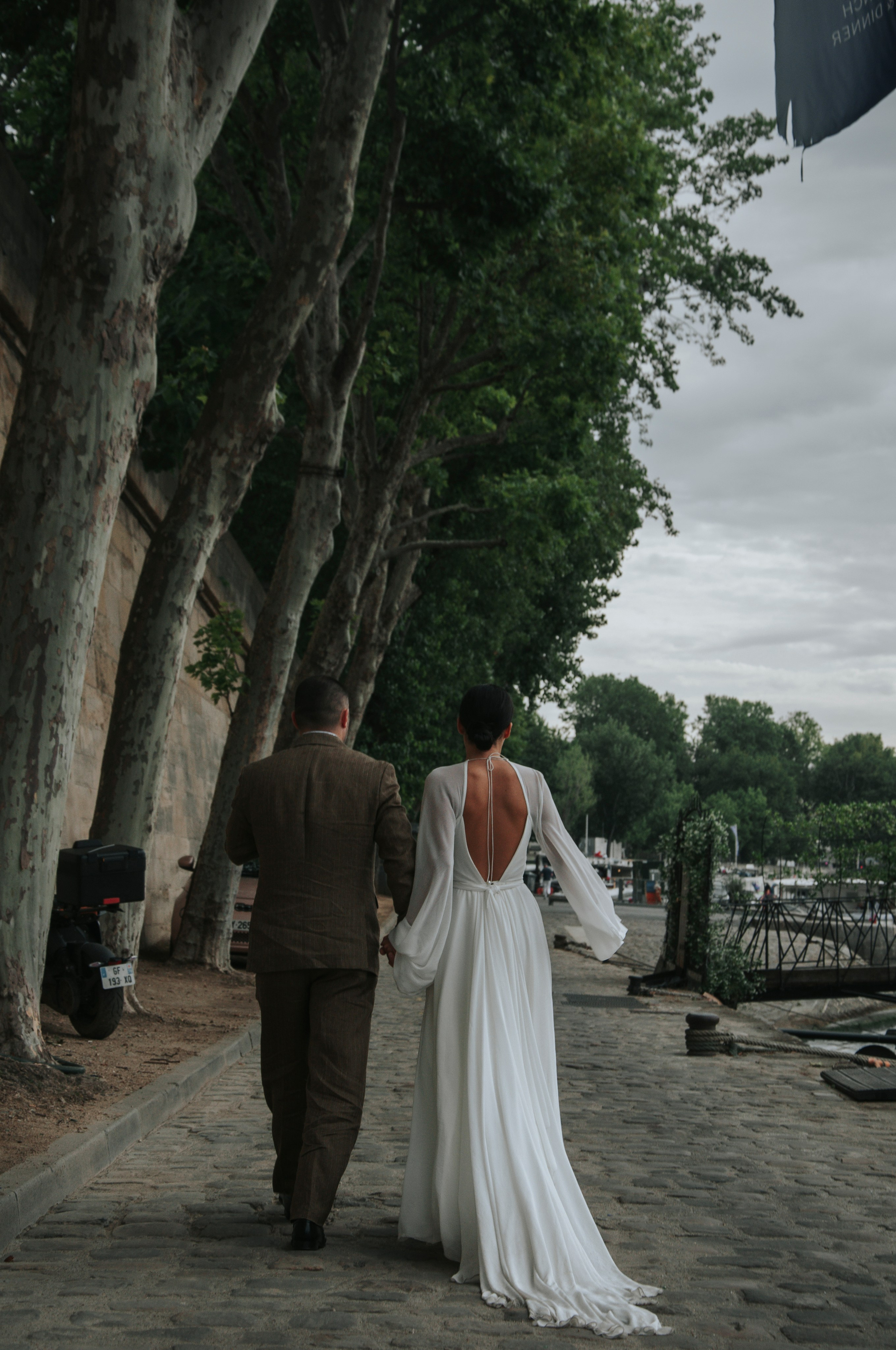 Wedding photoshoot at the Eiffel Tower. Paris photographer — Polina Osipova