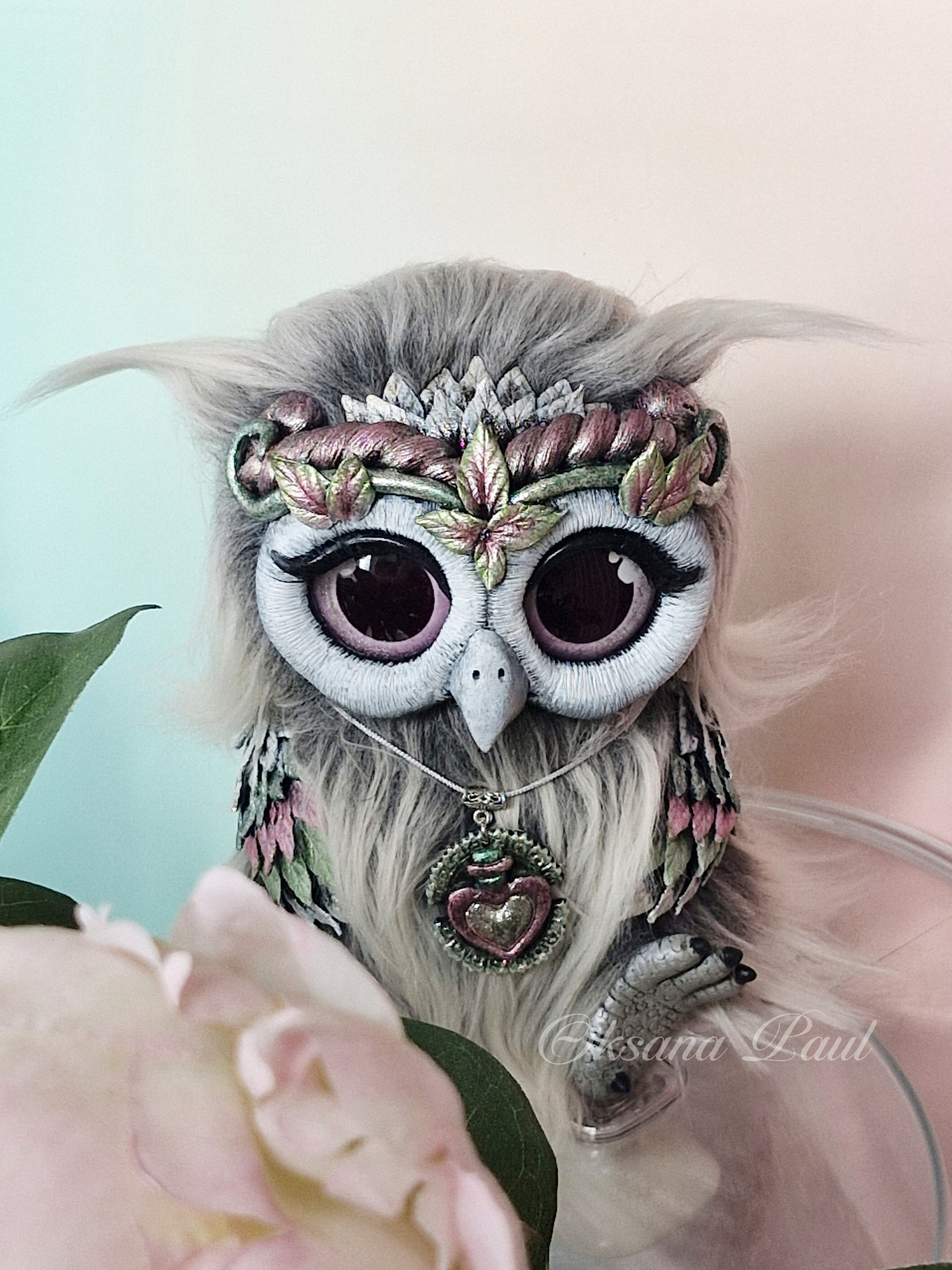 Авторская фигурка совы, ручная лепка и текстиль, смешанная техника — Оксана Пауль.Handgemachte Eulenfigur, Mixed-Media, Stoff und Modelliermasse — Oksana Paul.