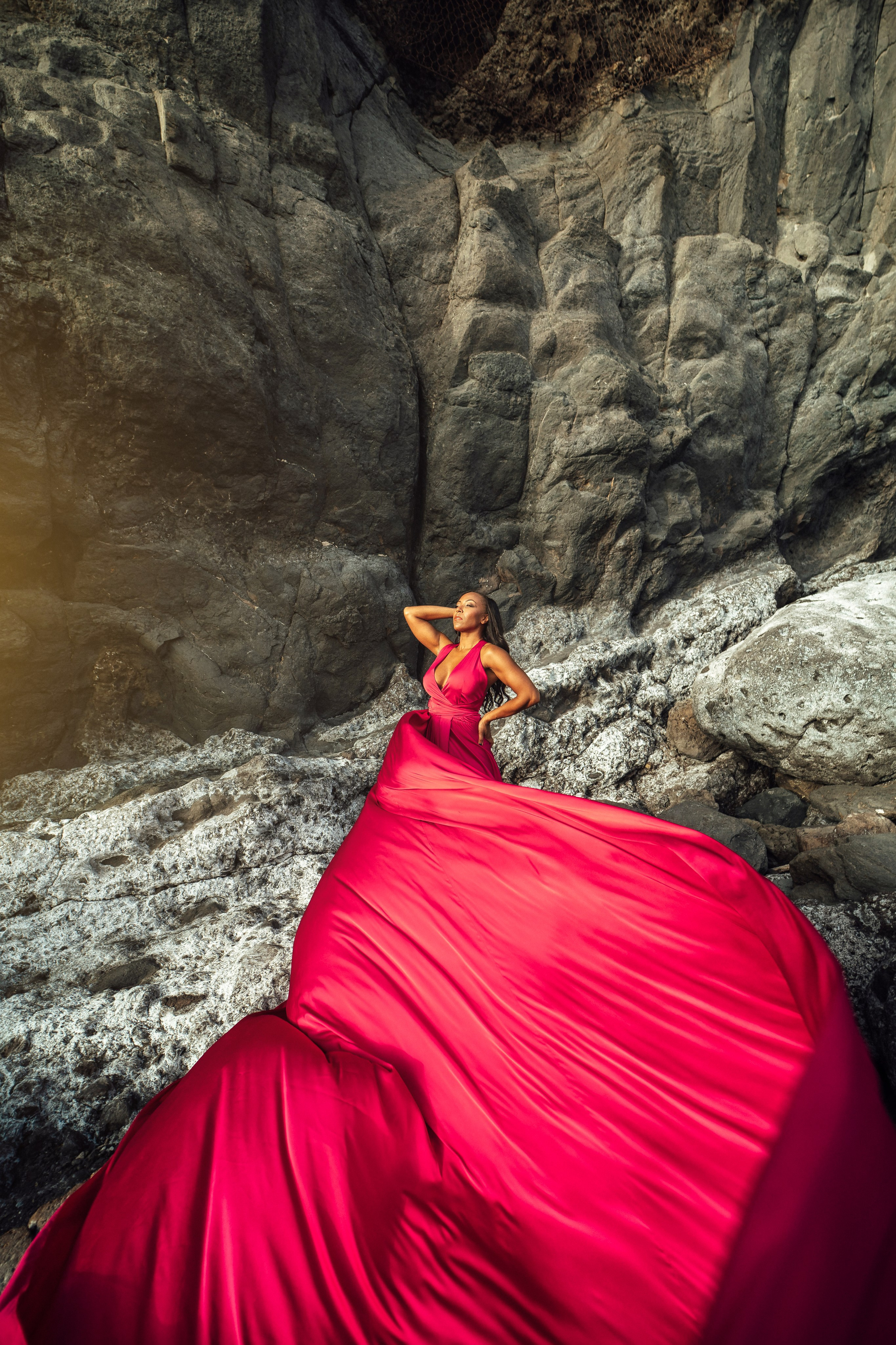 Sesión de mamá e hija en fucsia: ejemplos con vestidos de cola. Tania Bonnet | Fotógrafa profesional en Tenerife – Sesiones con vestidos voladores