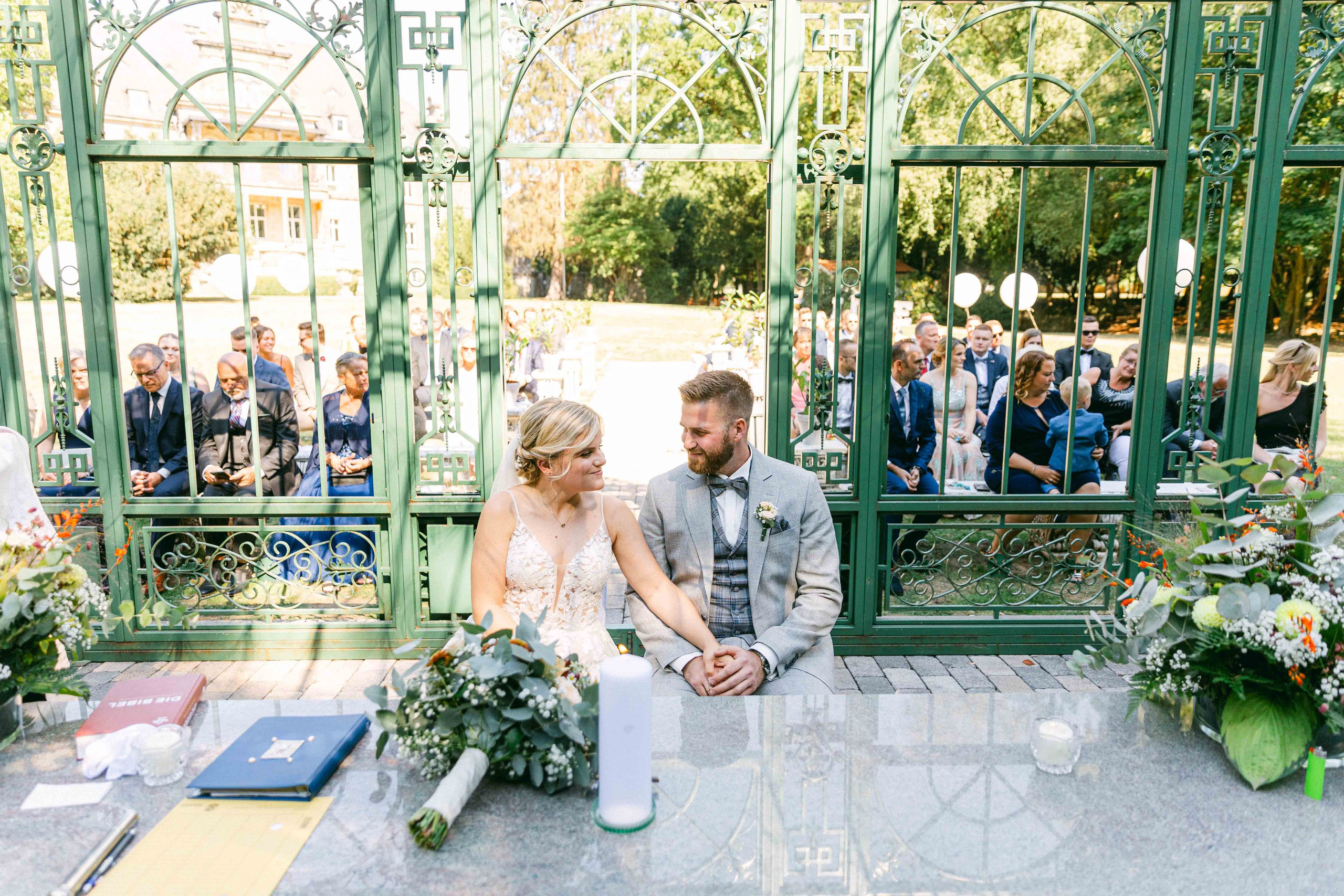 Brautpaar bei ihrer Hochzeit im Rittergut Voldagsen