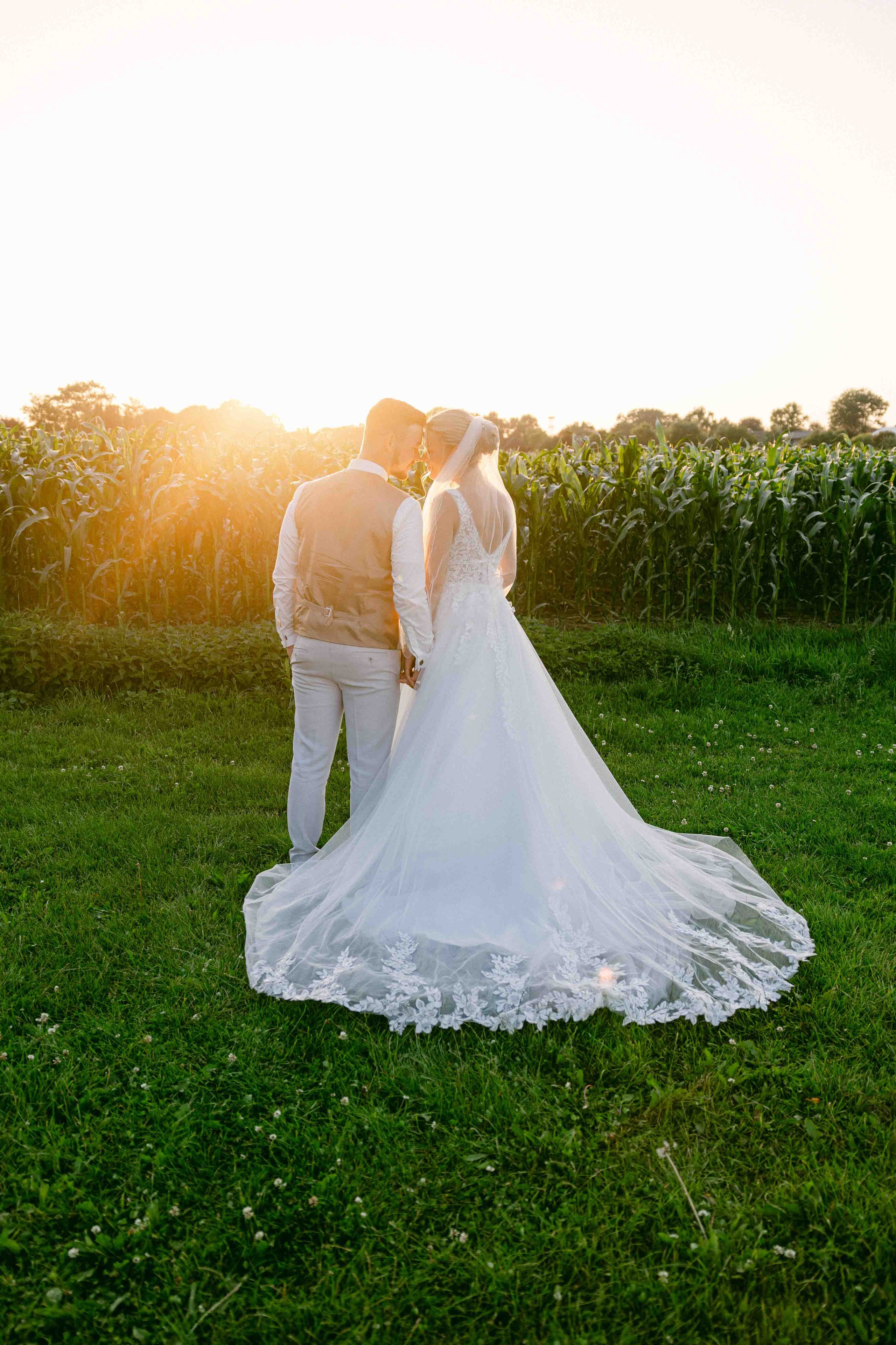 sonnenuntergang fotoshooting bei hochzeit im ak happiness 