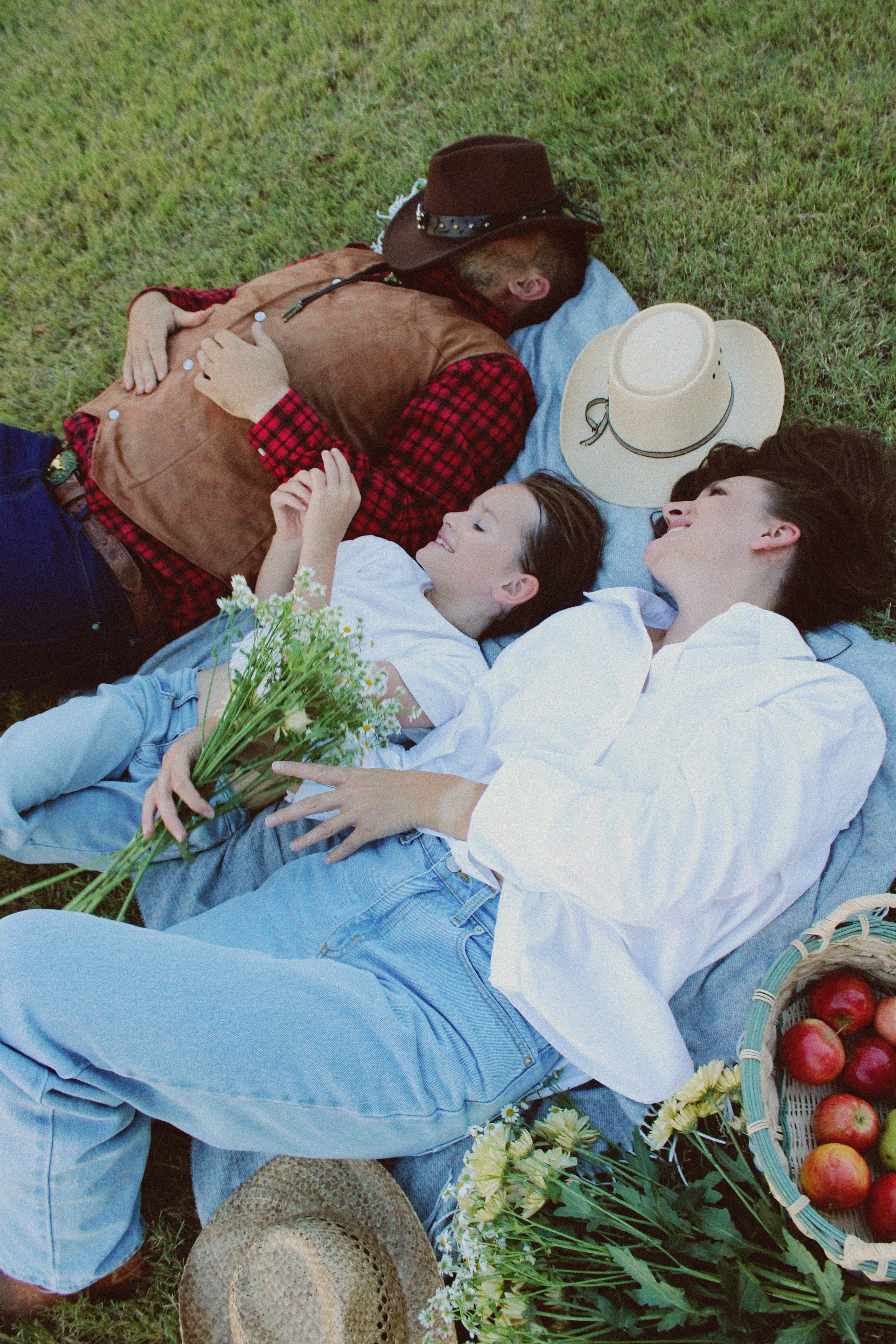 Texas Countryside Family Photoshoot in Cowboy Style. Lana Petrychenko — Portrait & Family Photographer. Valencia, Spain