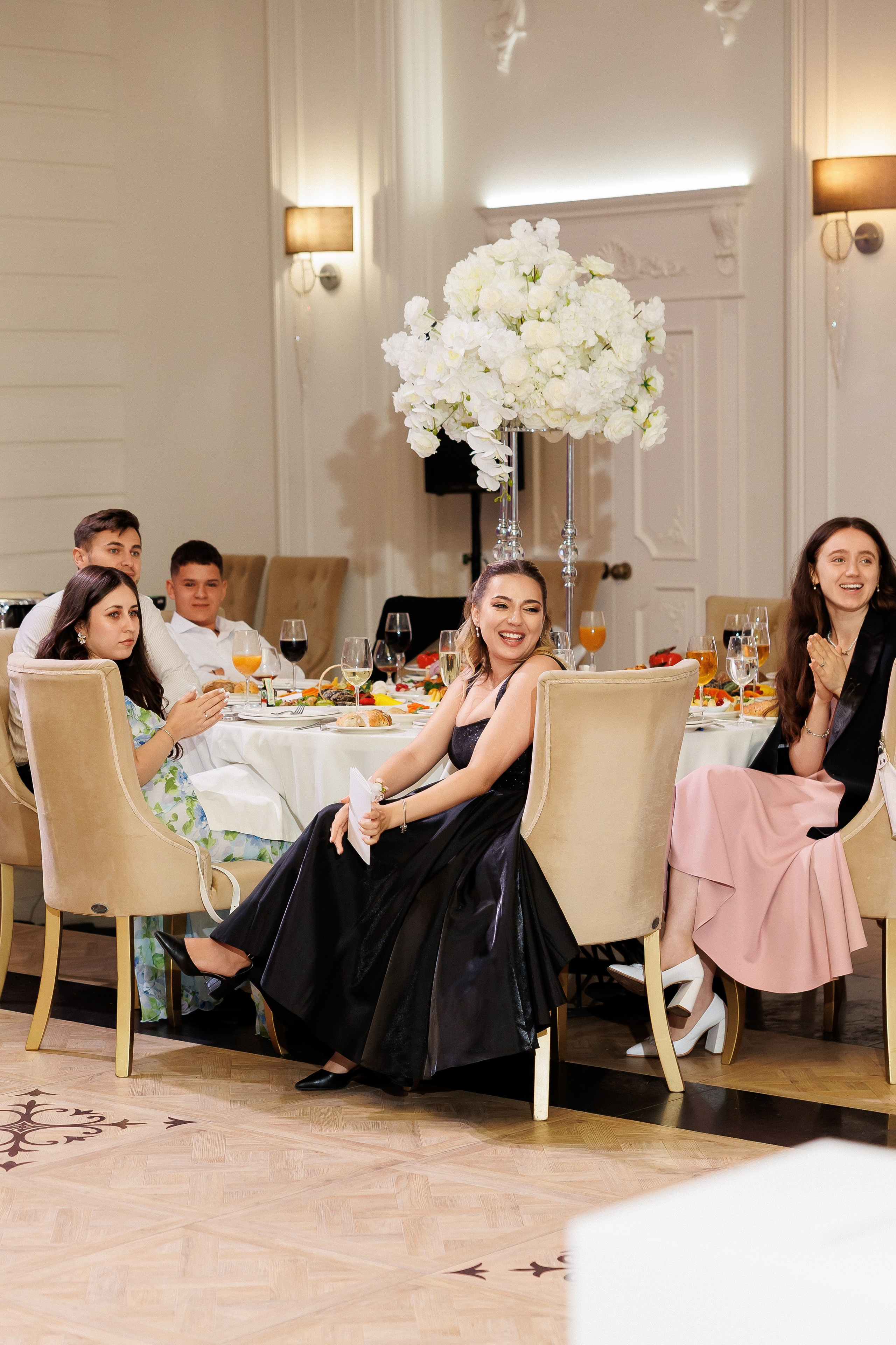 Eugen & Livia — Grand Elysee — Wedding Day. Servicii Foto și Video 067188353