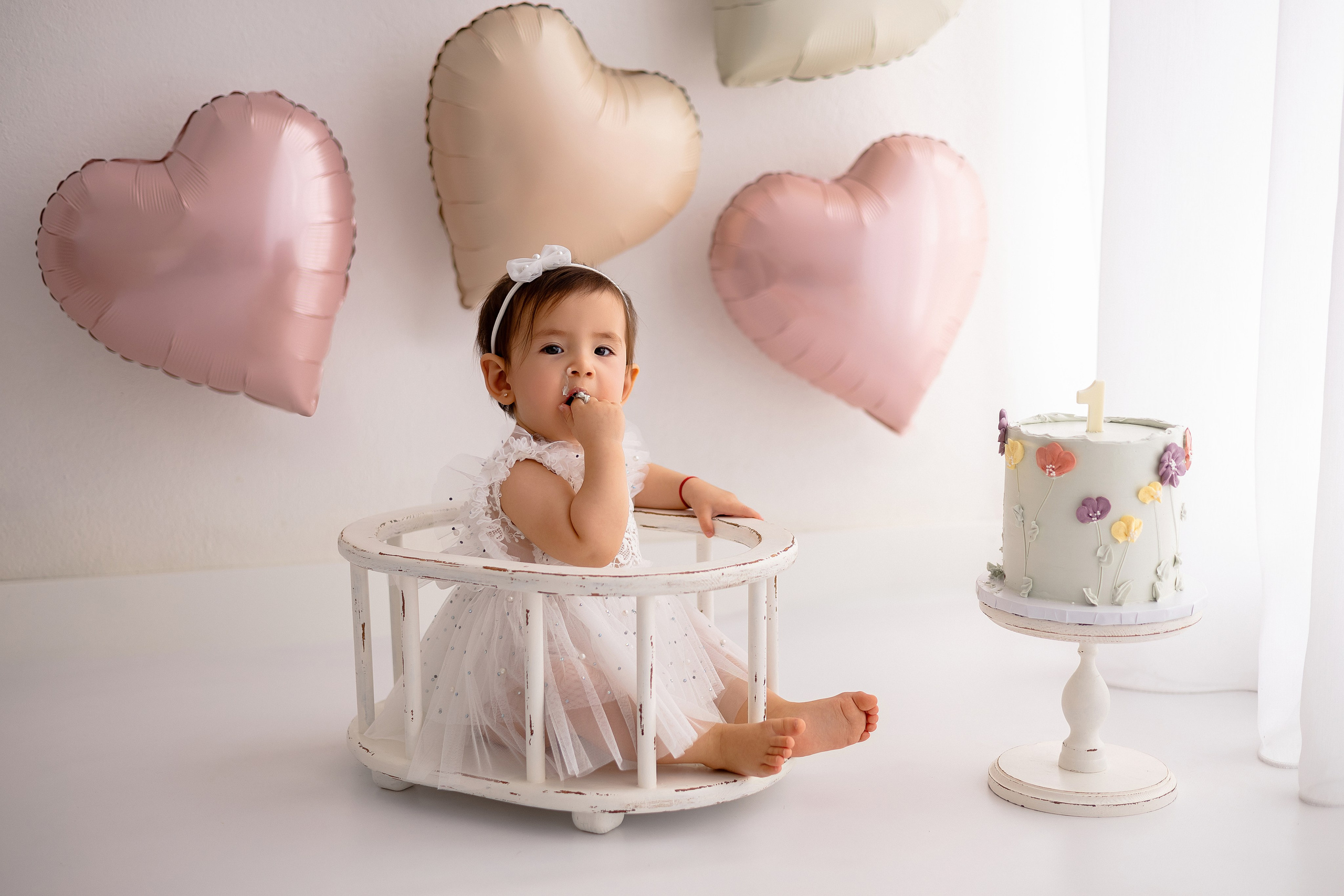 Erste Geburtstag „Cake Smash“. Neugeborene- Schwangerschaft- und Kinder Fotografin in Lehre