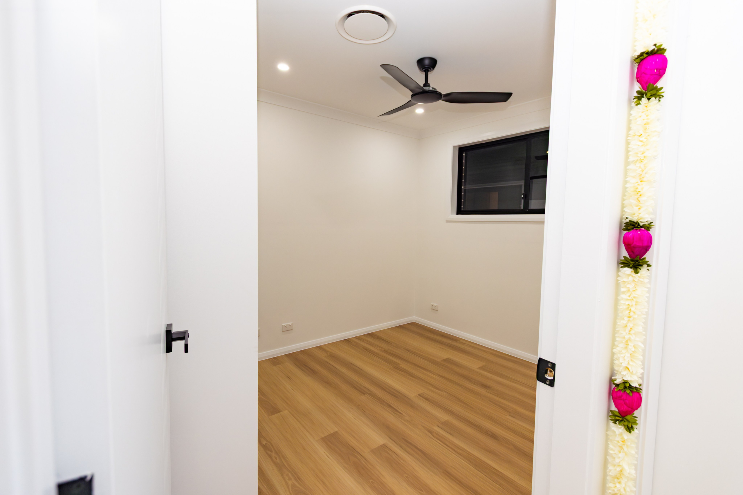 Nirumba Fields. MHCreative is family-oriented photographer based in SYDNEY