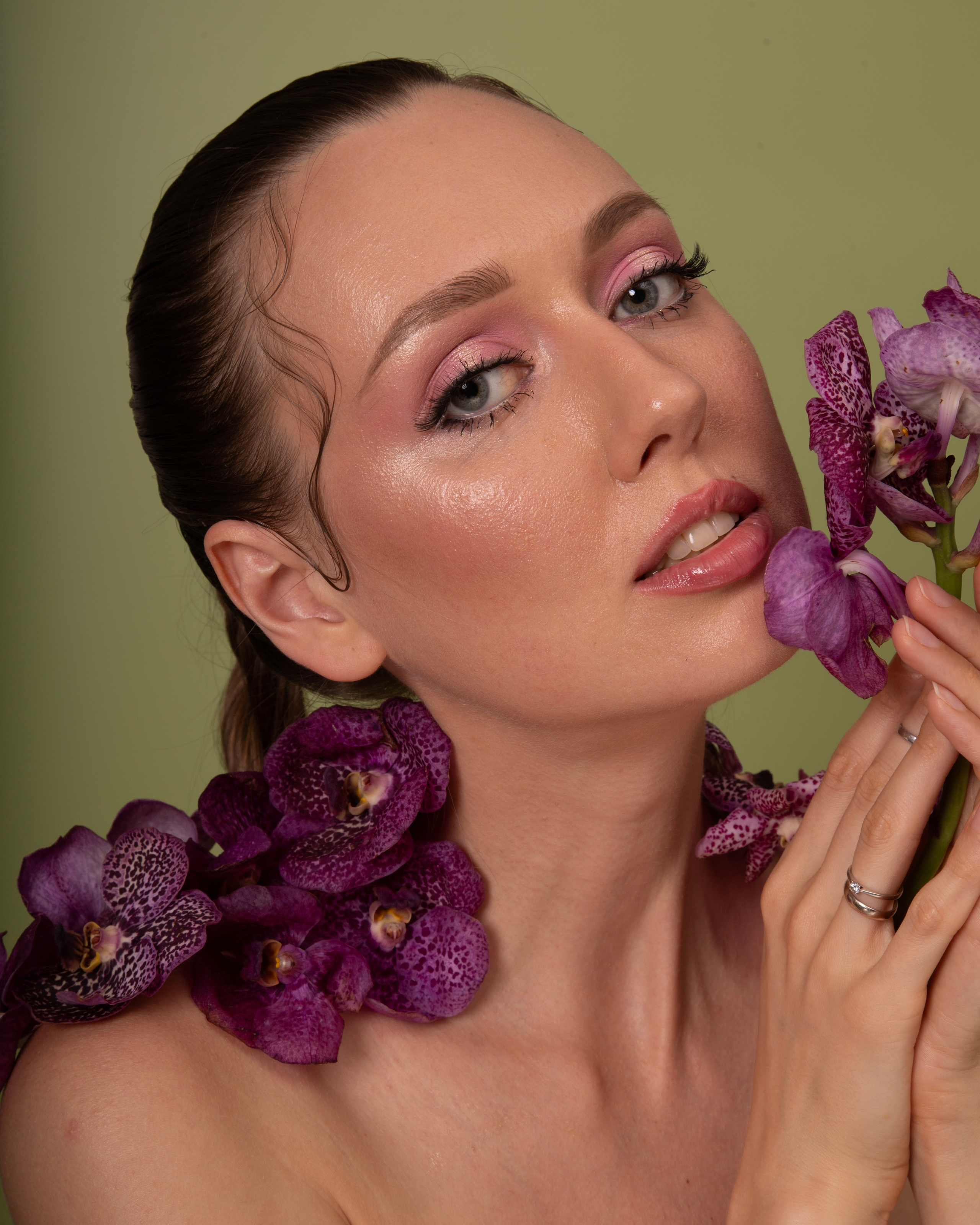 Глубокая ретушь. Аяна Крапивкина — профессиональная ретушь и AI-визуал