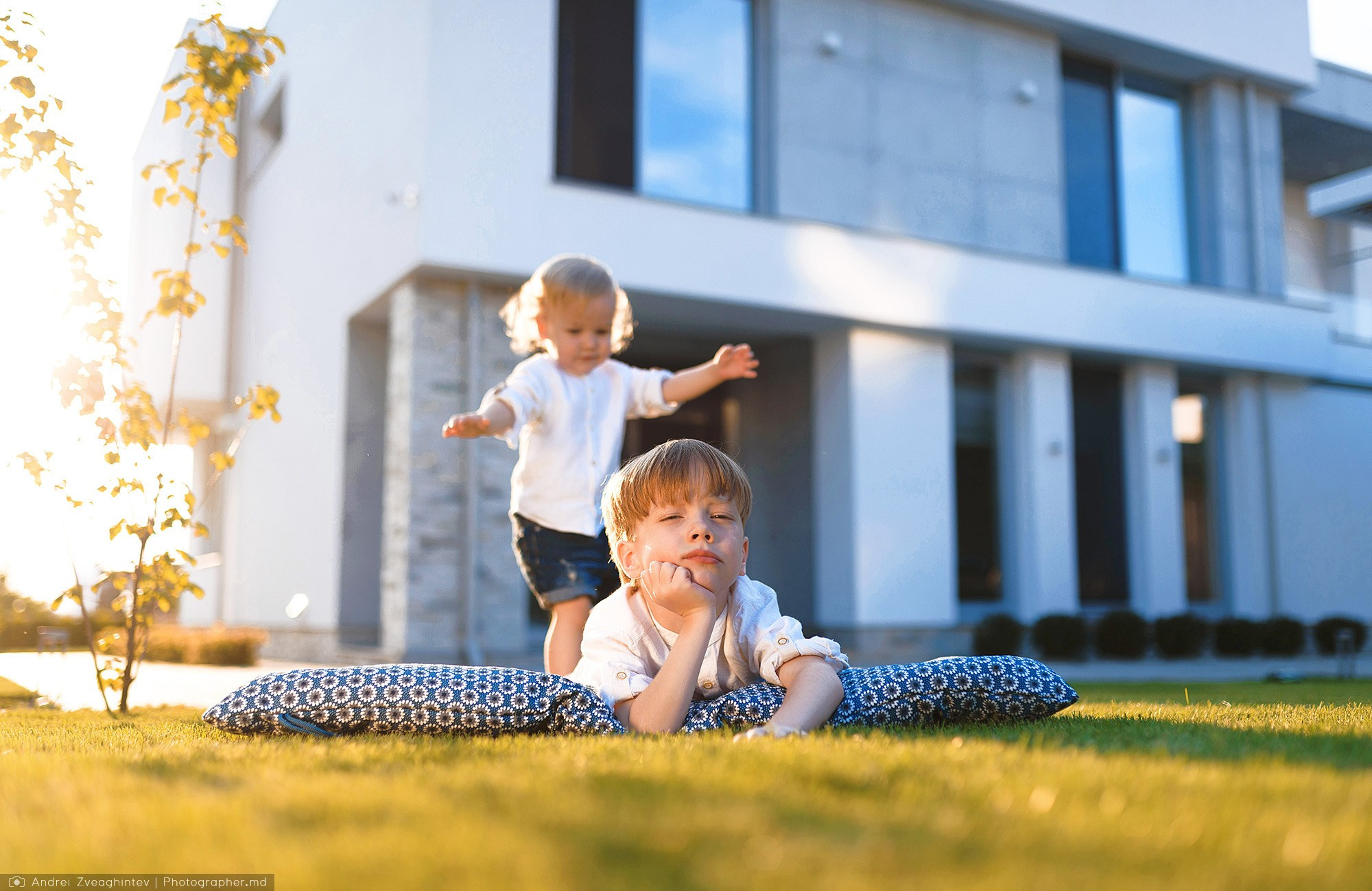 Outdoor family photography in Moldova — photographer Andrei Zveaghintev. Wedding and family photographer in Moldova, Chisinau— Andrei Zveaghintev