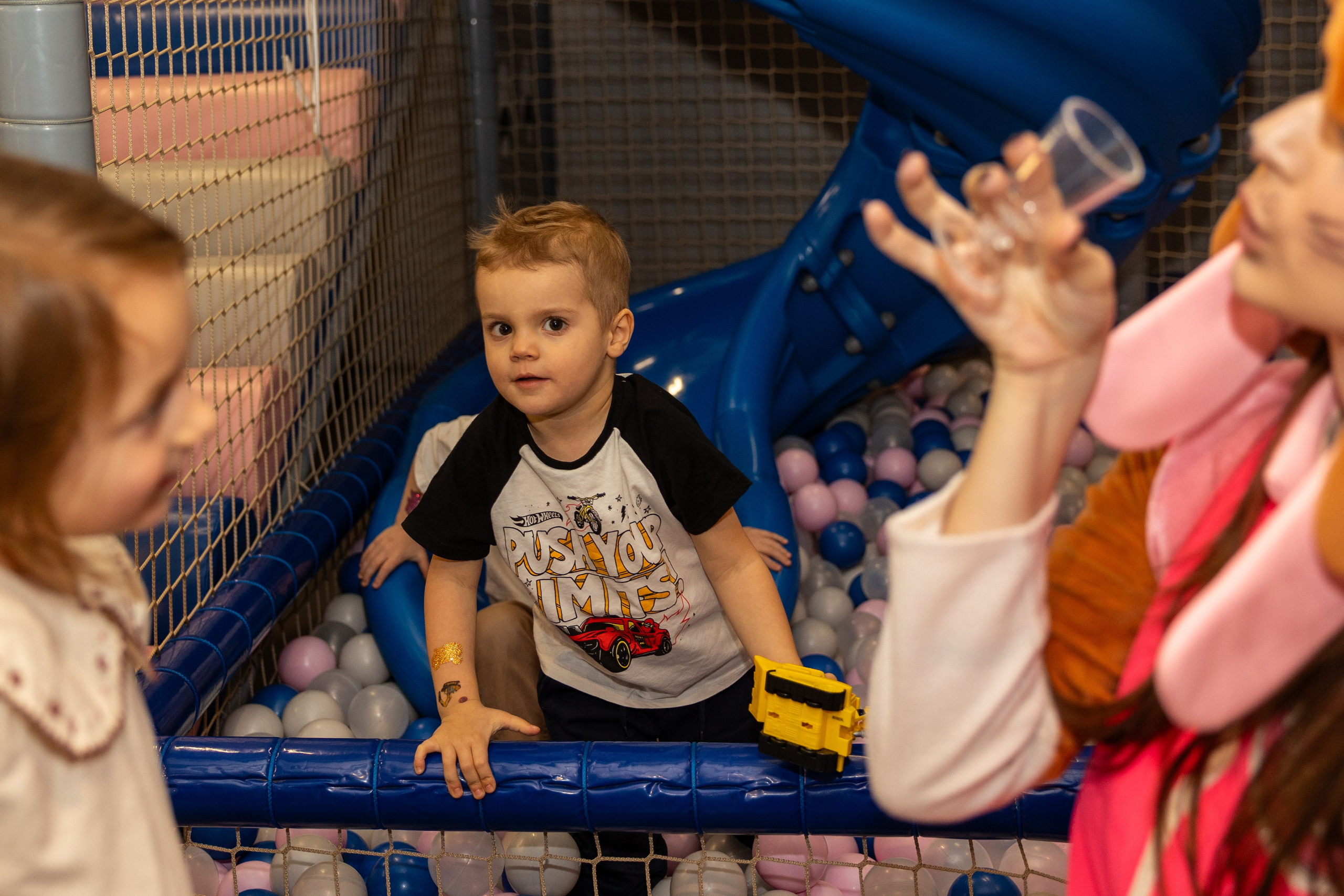 День рождения Артёма 24 января 2026 года. Семейный и детский фотограф в Варшаве Мила Бобровская