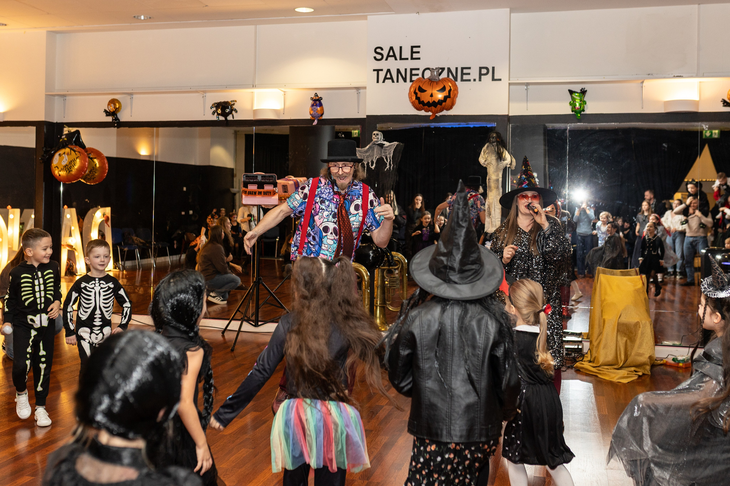 Leo dance studio Helloween 2025. Семейный и детский фотограф в Варшаве Мила Бобровская