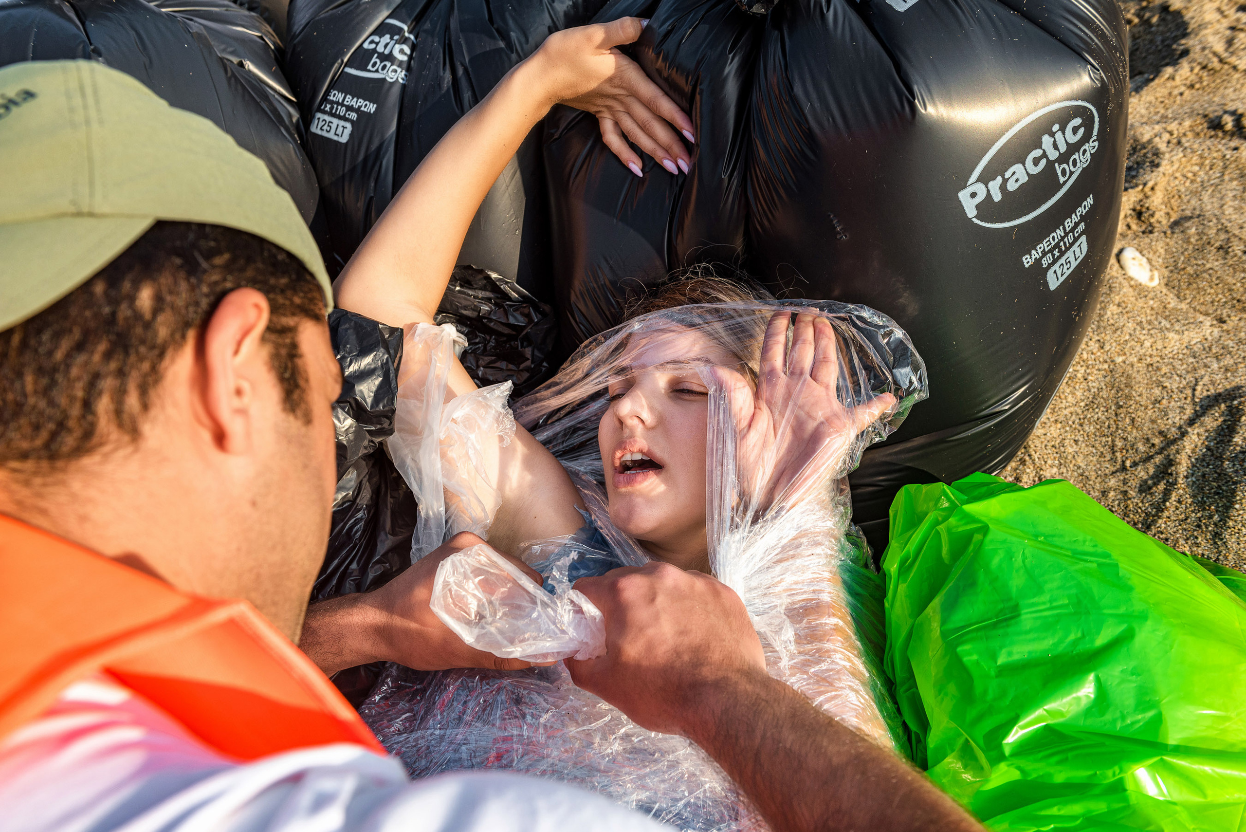 Последние 3 года на правительственном уровне стали принимать законы ограничивающие применение пластика. Стали выпускать для супермаркетов более экологичные пластиковые пакеты, а также взымать плату за них, тем самым толкнув людей на использование многоразовых сумок для покупок. Скоро уберут из оборота пластиковую одноразовую посуду и пластиковые пакеты из супермаркетов.