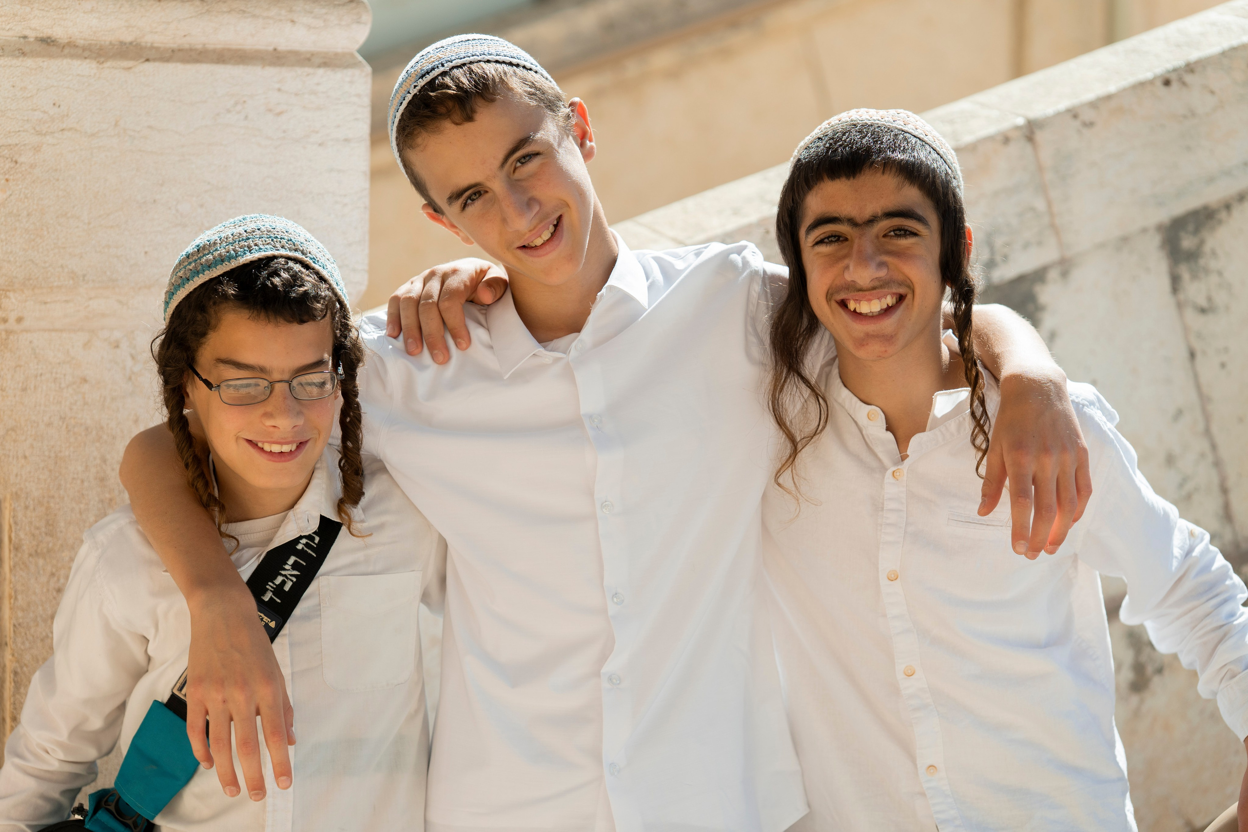 הנחת התפילין רפאל לוי. יוסף מזרחי צילום חתונה, ברית וזוגיות. צלם מקצועי שאוהב להוציא אתכם הכי יפים ברגעים הכי מרגשים