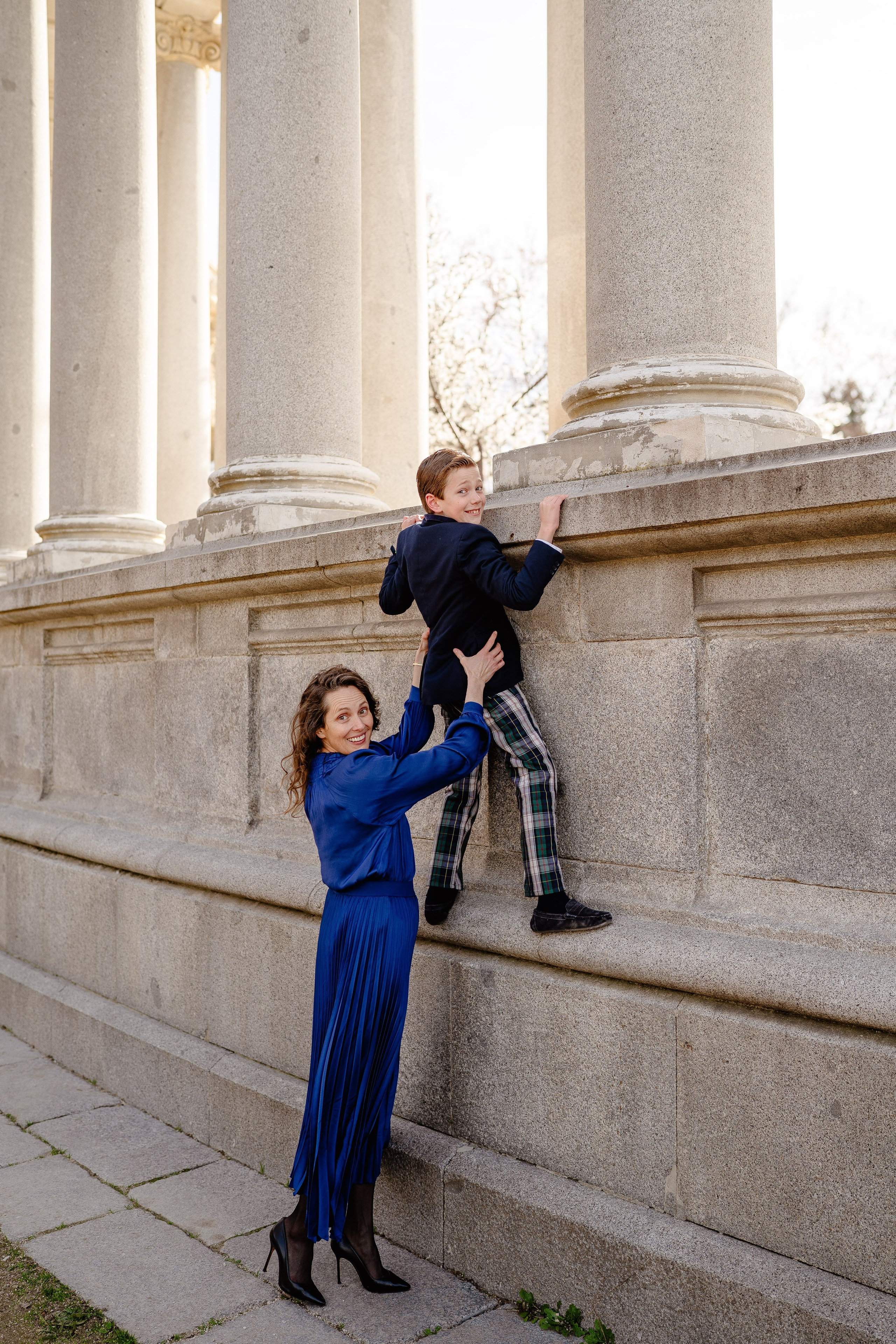 Family photoshoot in Retiro Park. Madrid Photographer for Proposals, Engagements & Families | Anya Petrova