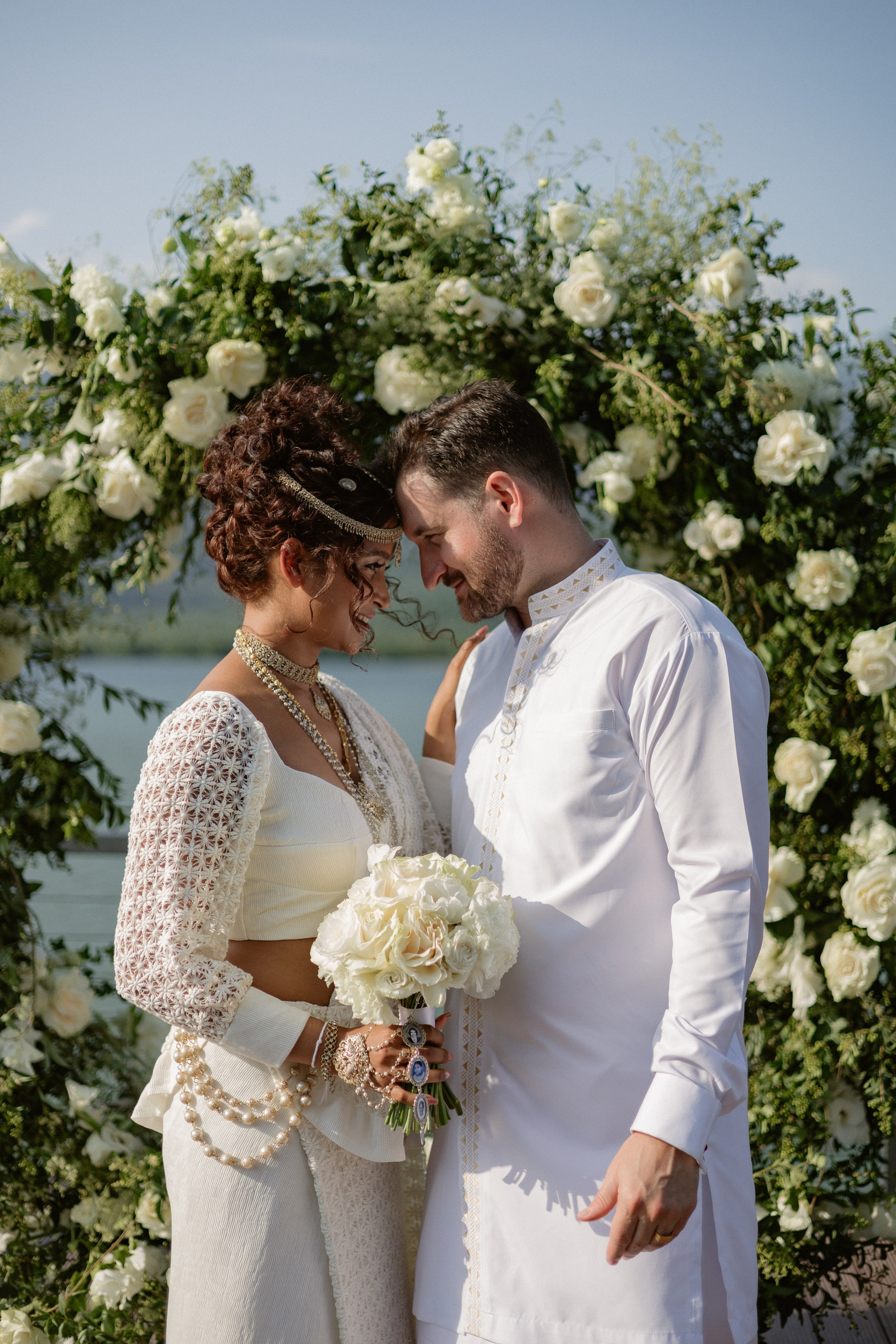 Thesakaya and Kevin. Photographer Anna Nazarenko