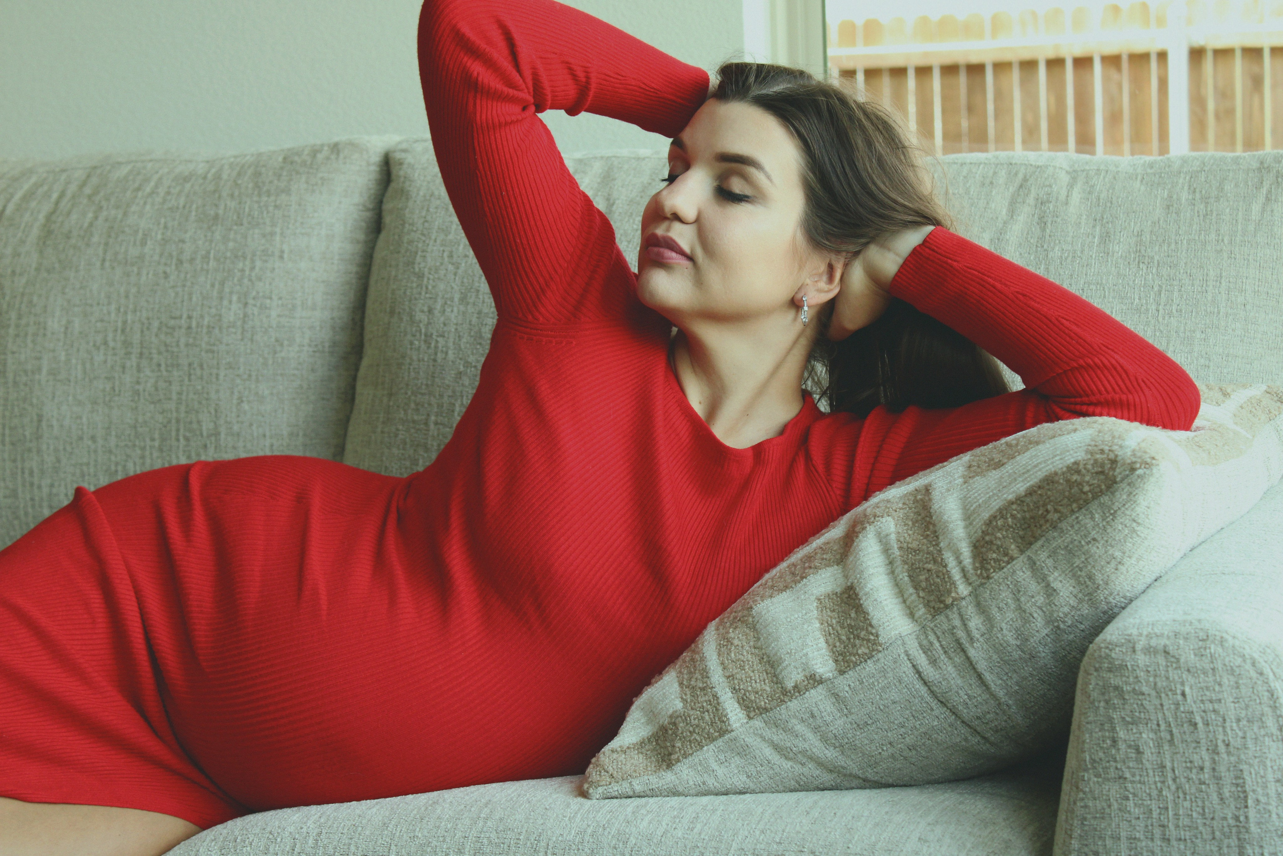 Maternity, Family & Pregnancy Photoshoot at Home. Lana Petrychenko — Portrait & Family Photographer. Valencia, Spain