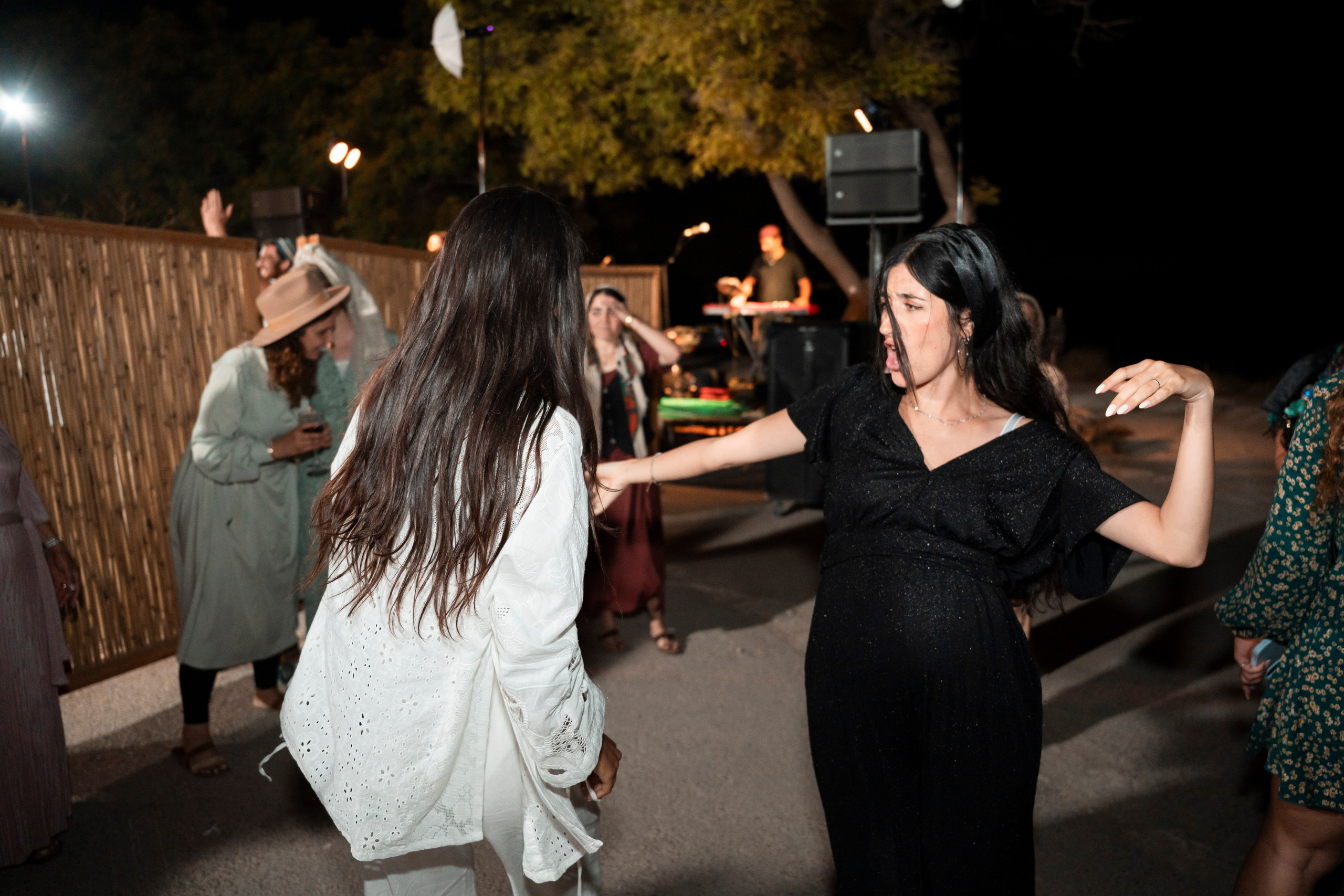 עדן ושלהבת. יוסף מזרחי צילום חתונה, ברית וזוגיות. צלם מקצועי שאוהב להוציא אתכם הכי יפים ברגעים הכי מרגשים