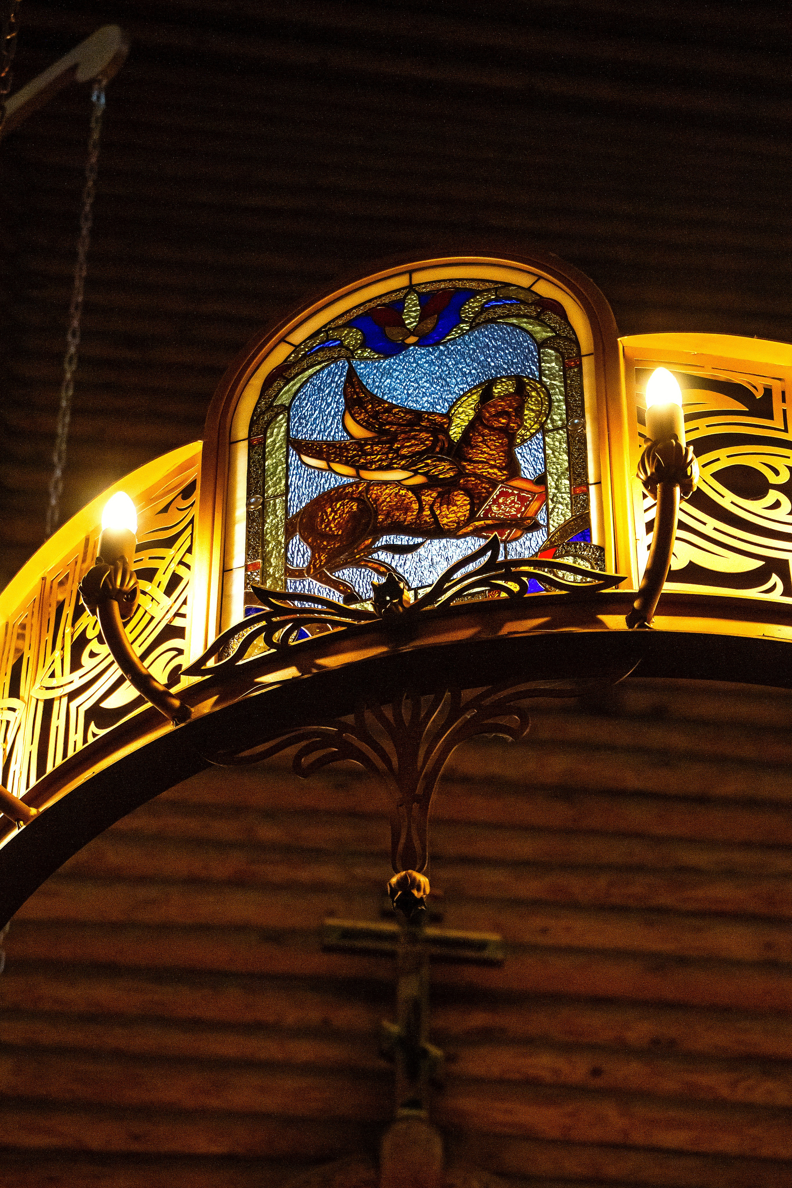 Хорос для храма Святой Троицы Прихода в честь Всех Святых в городе Минске Минской Епархии Белорусской Православной Церкви. 2022-2023. Сталь, худож. ковка, лазерная резка, сварка, витражи Анна Авгуль Магия витража.