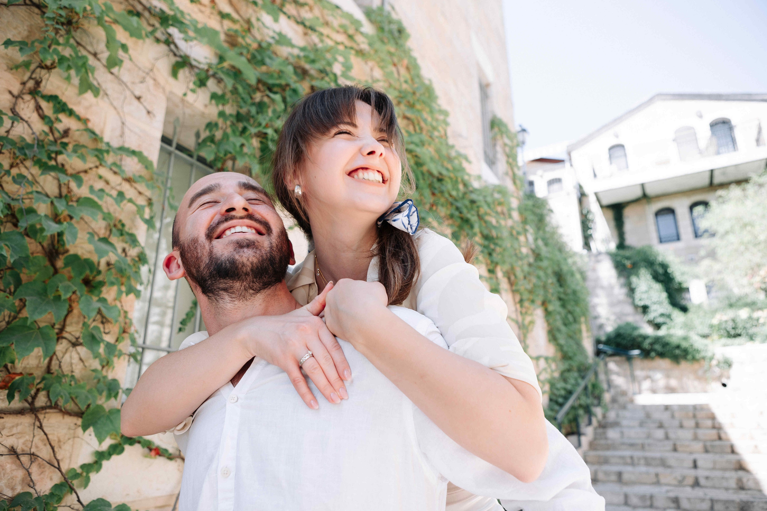A MONTH AFTER THE WEDDING (morning). PHOTOGRAPHER IN ISRAEL