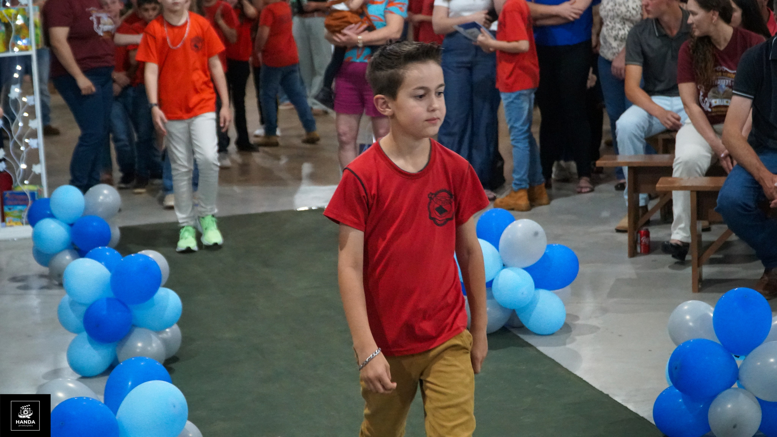 Noite autógrafos colégio Aurélio Buarque de Holanda. Handa Produções