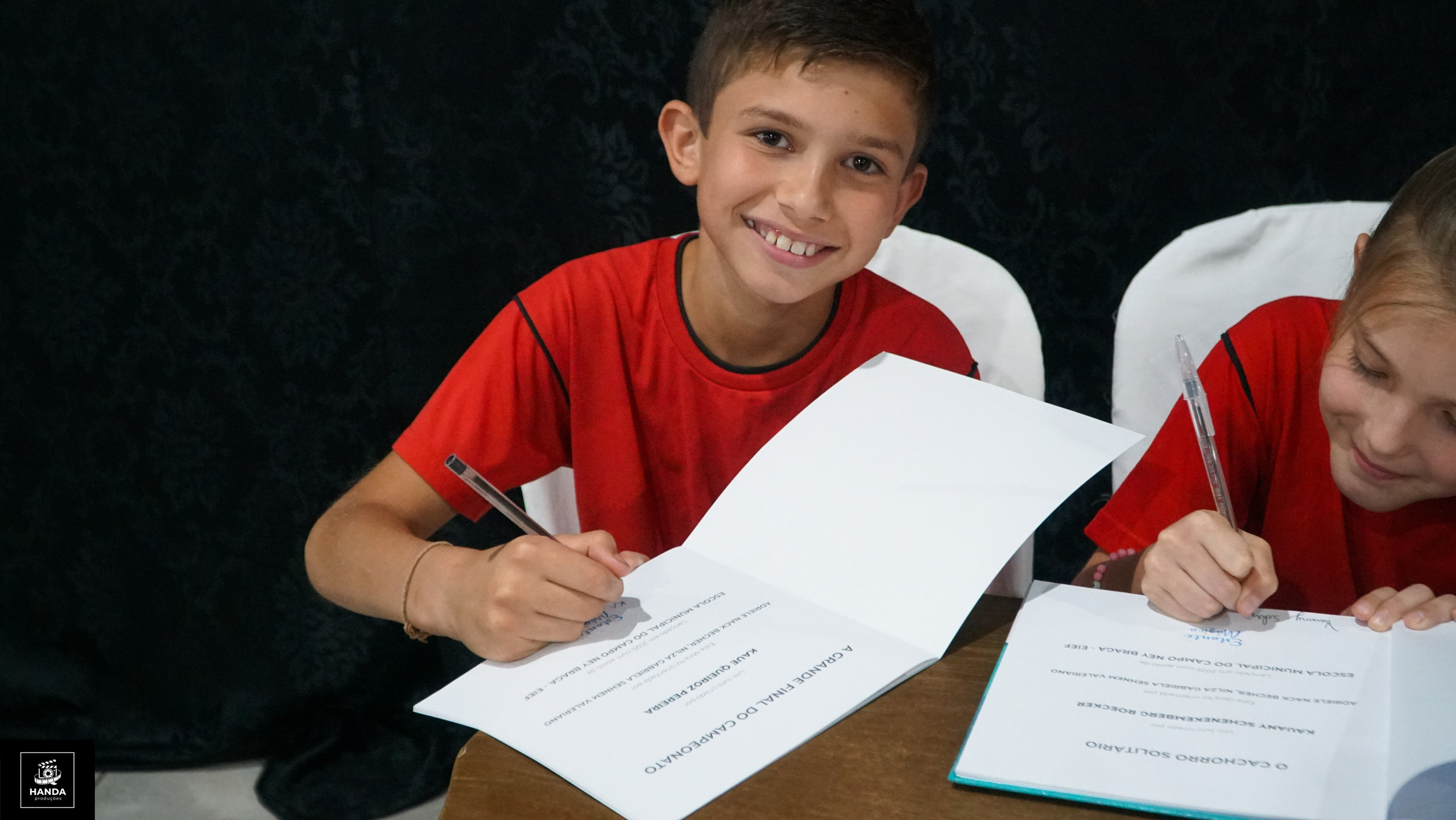 Noite autógrafos colégio Aurélio Buarque de Holanda. Handa Produções