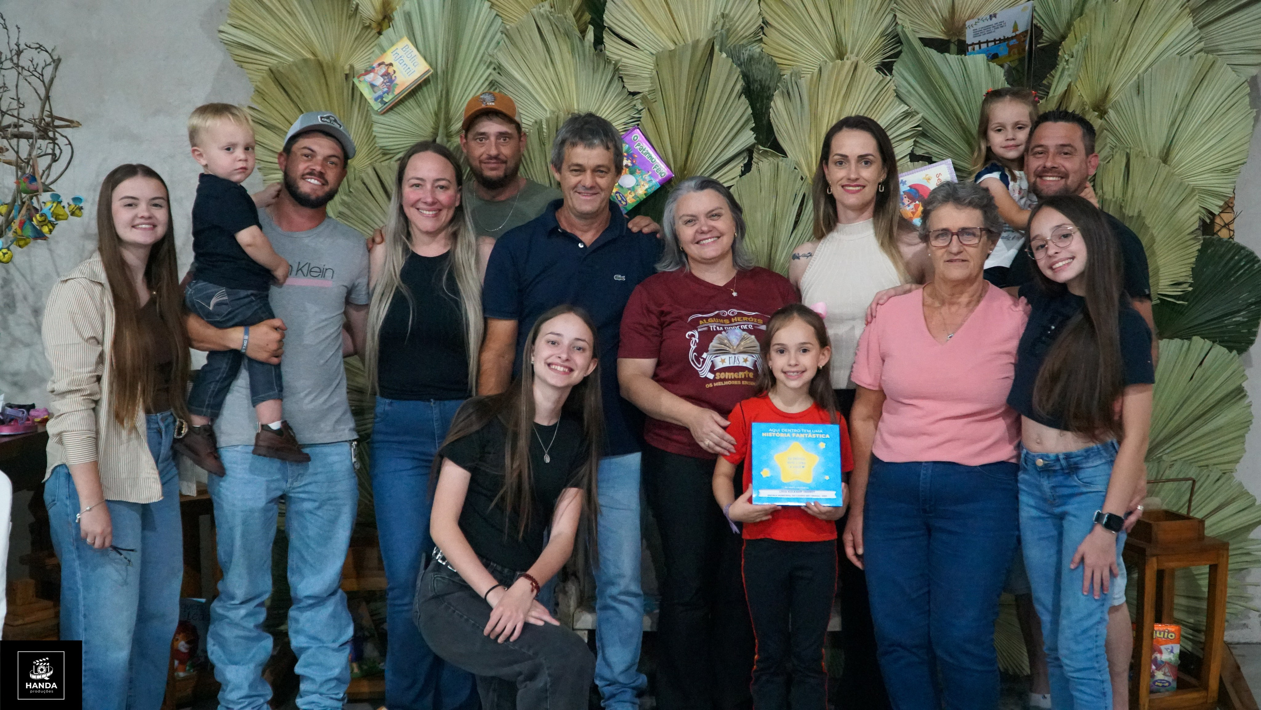 Noite autógrafos colégio Aurélio Buarque de Holanda. Handa Produções
