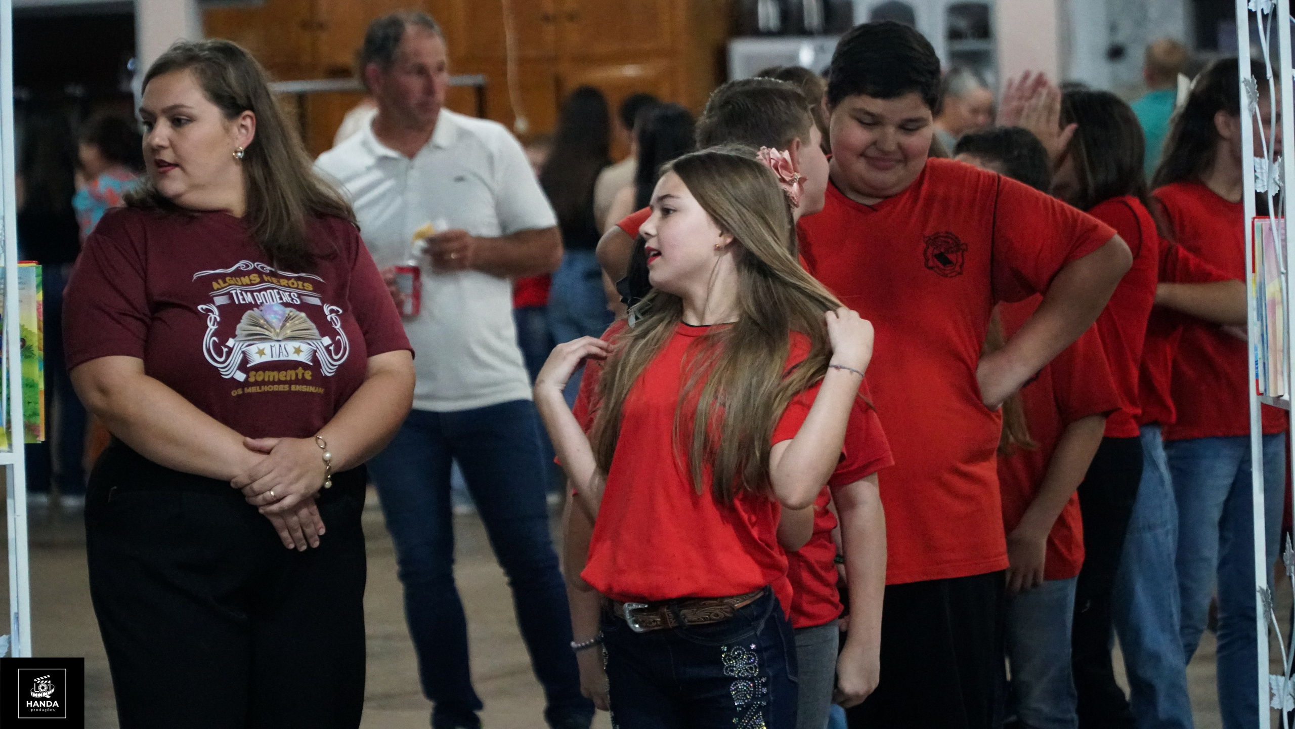 Noite autógrafos colégio Aurélio Buarque de Holanda. Handa Produções
