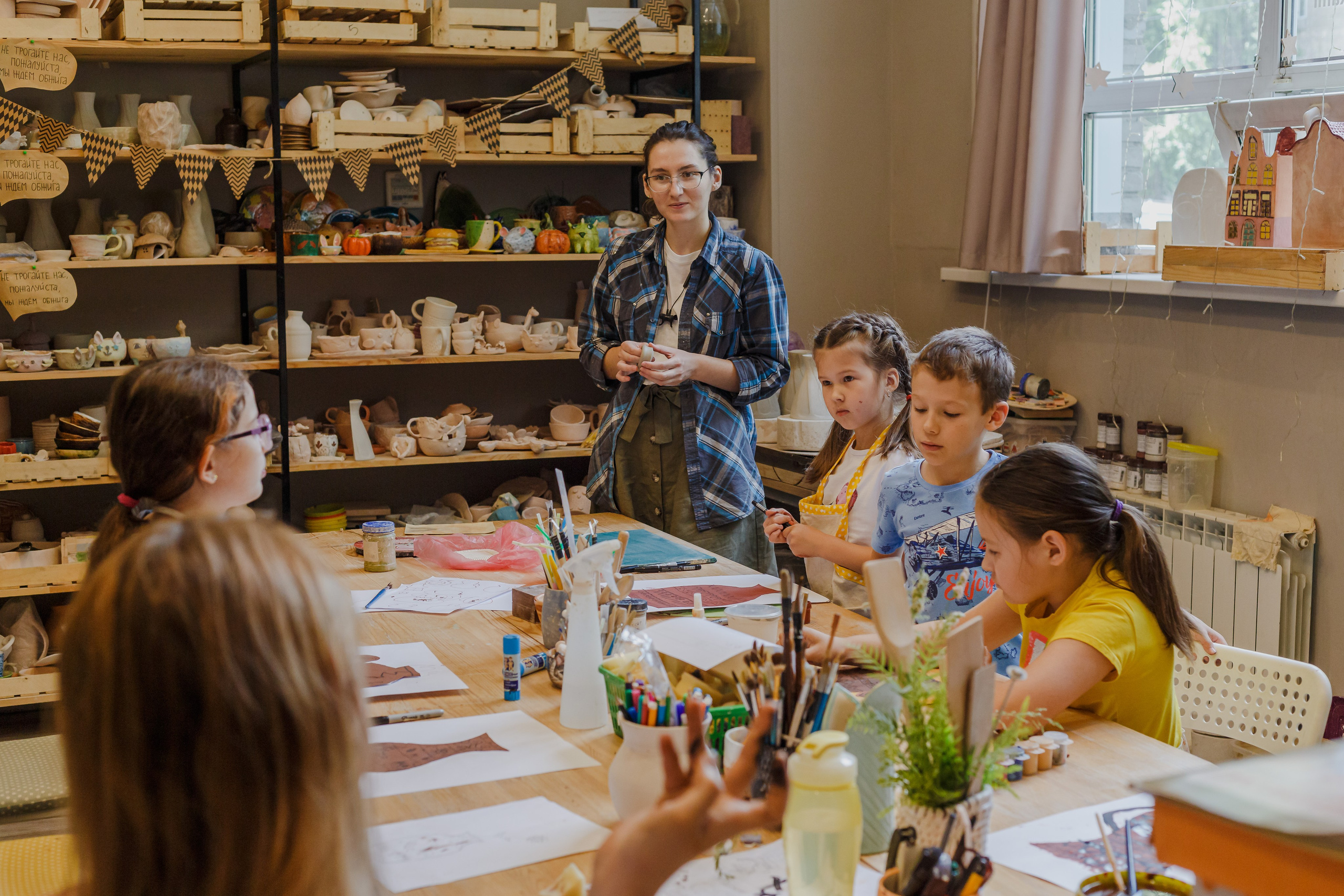 Campamento de verano infantil del taller de cerámica. Fotógrafo de retrato, familia y reportajes en Valencia | España | Europa Vitalii Lumier