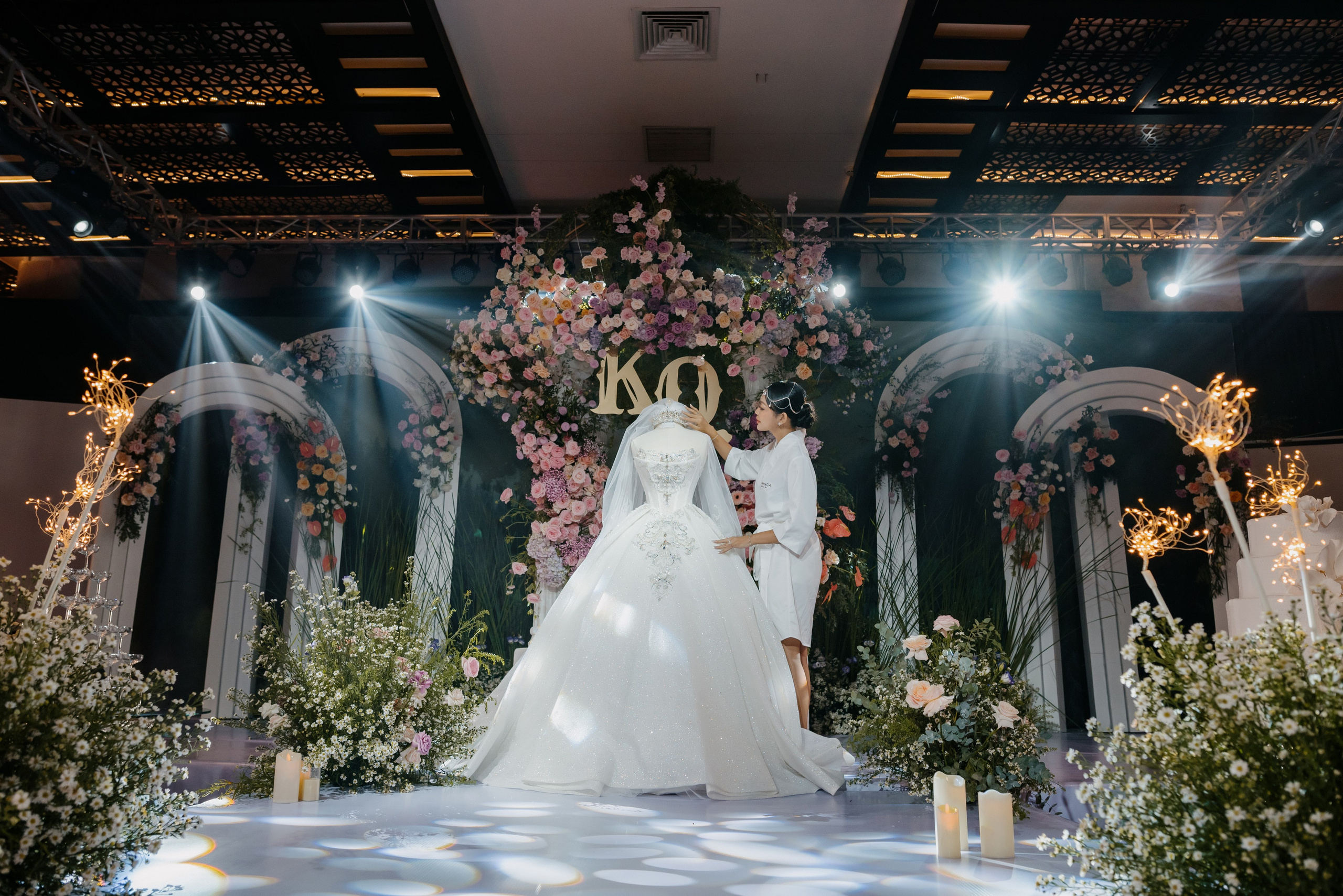 KHANG & QUYEN / Lavela Hotel. Saigon Wedding Present | Art Beyond Moments