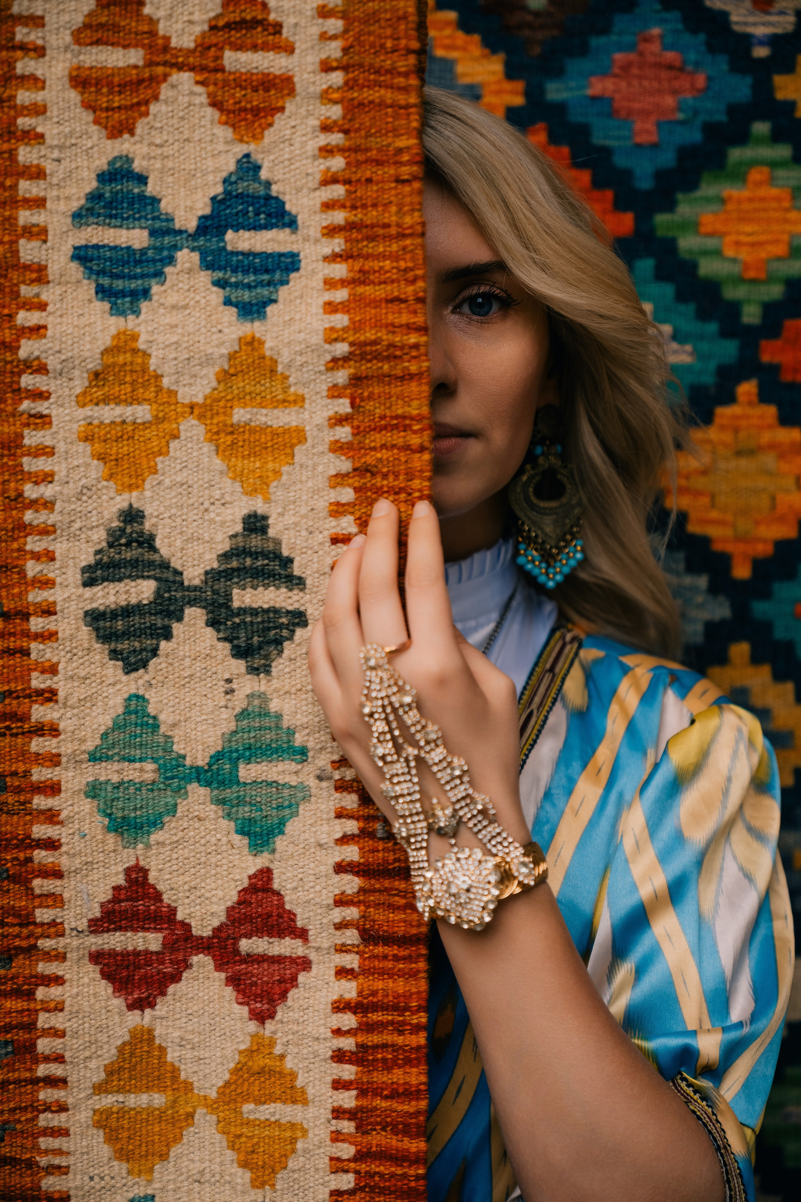 Фотосессия love-story в горах Самарканда, национальные наряды.