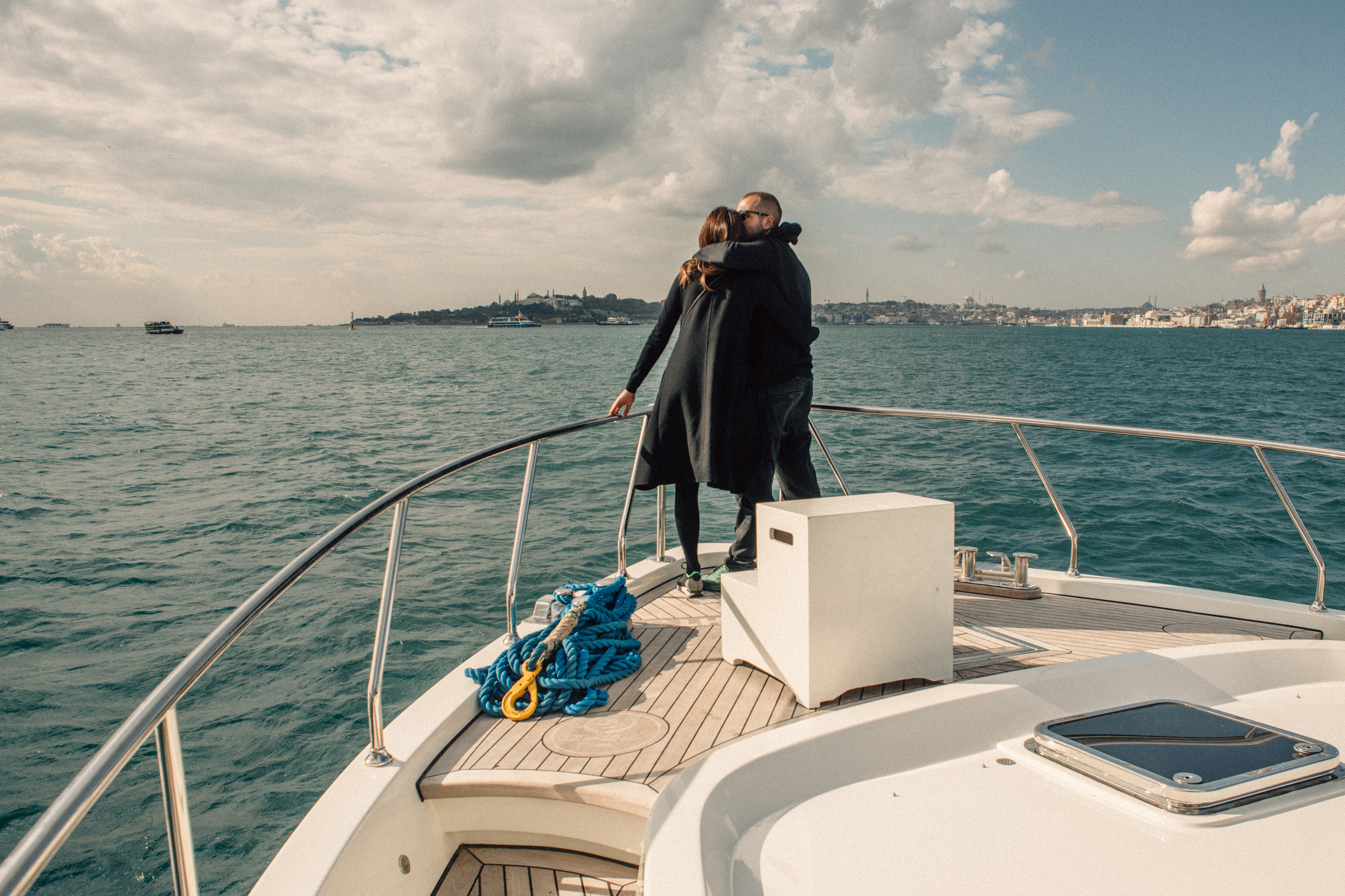 Love Story фотосессия в Мраморном море на яхте