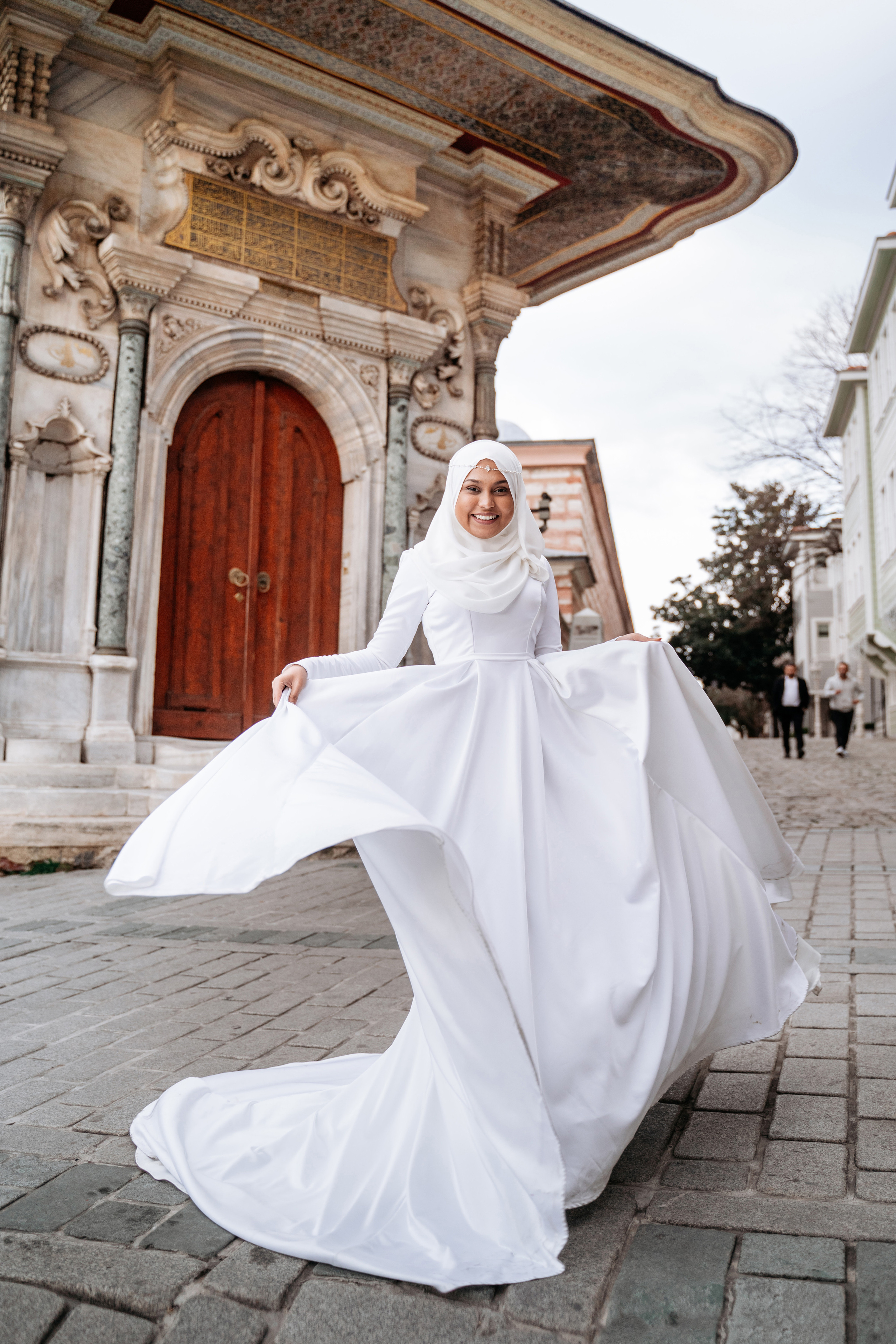 Свадебные фотосессии в Стамбуле. Wedding, family and lifestyle photographer Anatoly. Photo sessions on rooftops with seagulls. Istanbul