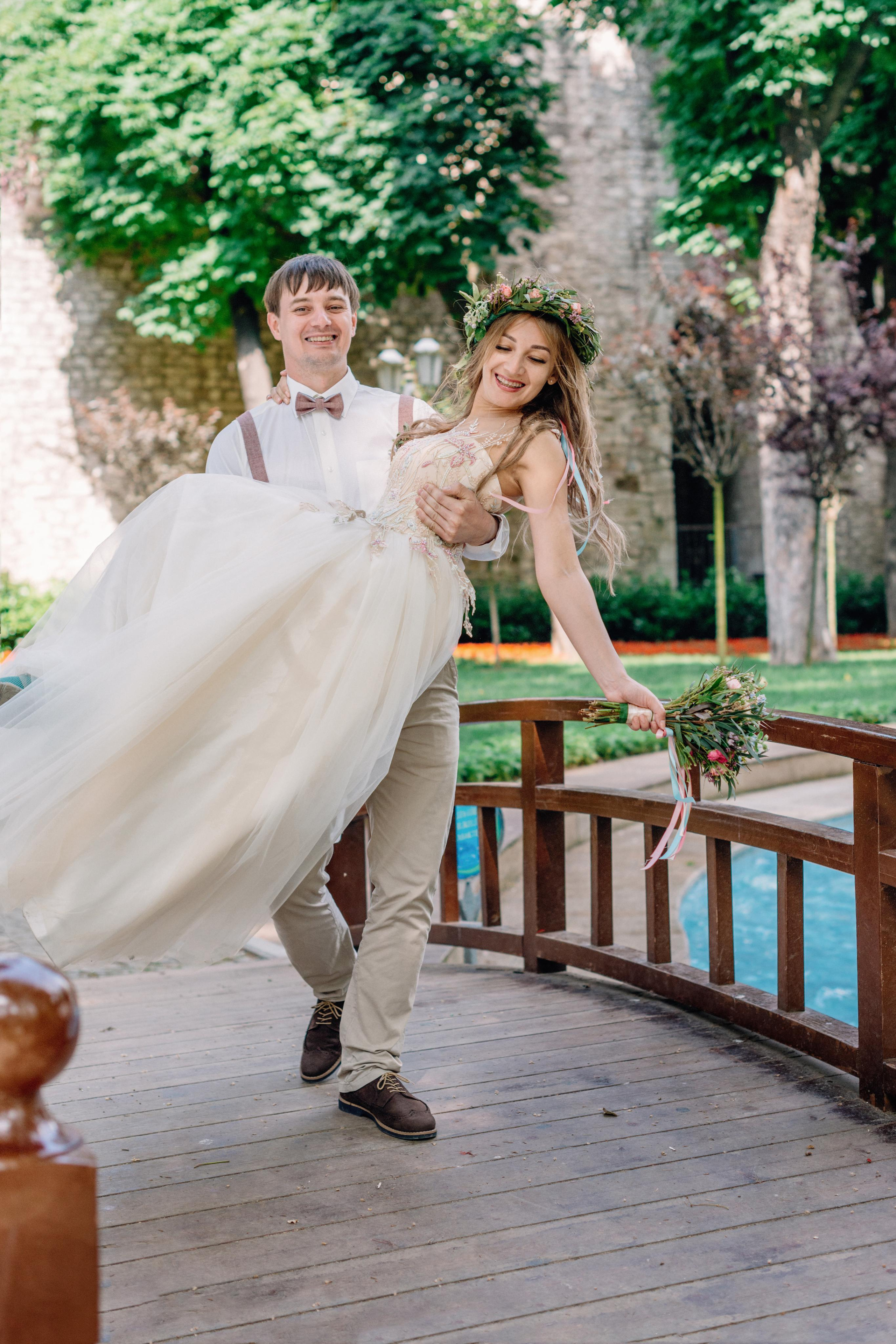 Свадебные фотосессии в Стамбуле. Wedding, family and lifestyle photographer Anatoly. Photo sessions on rooftops with seagulls. Istanbul