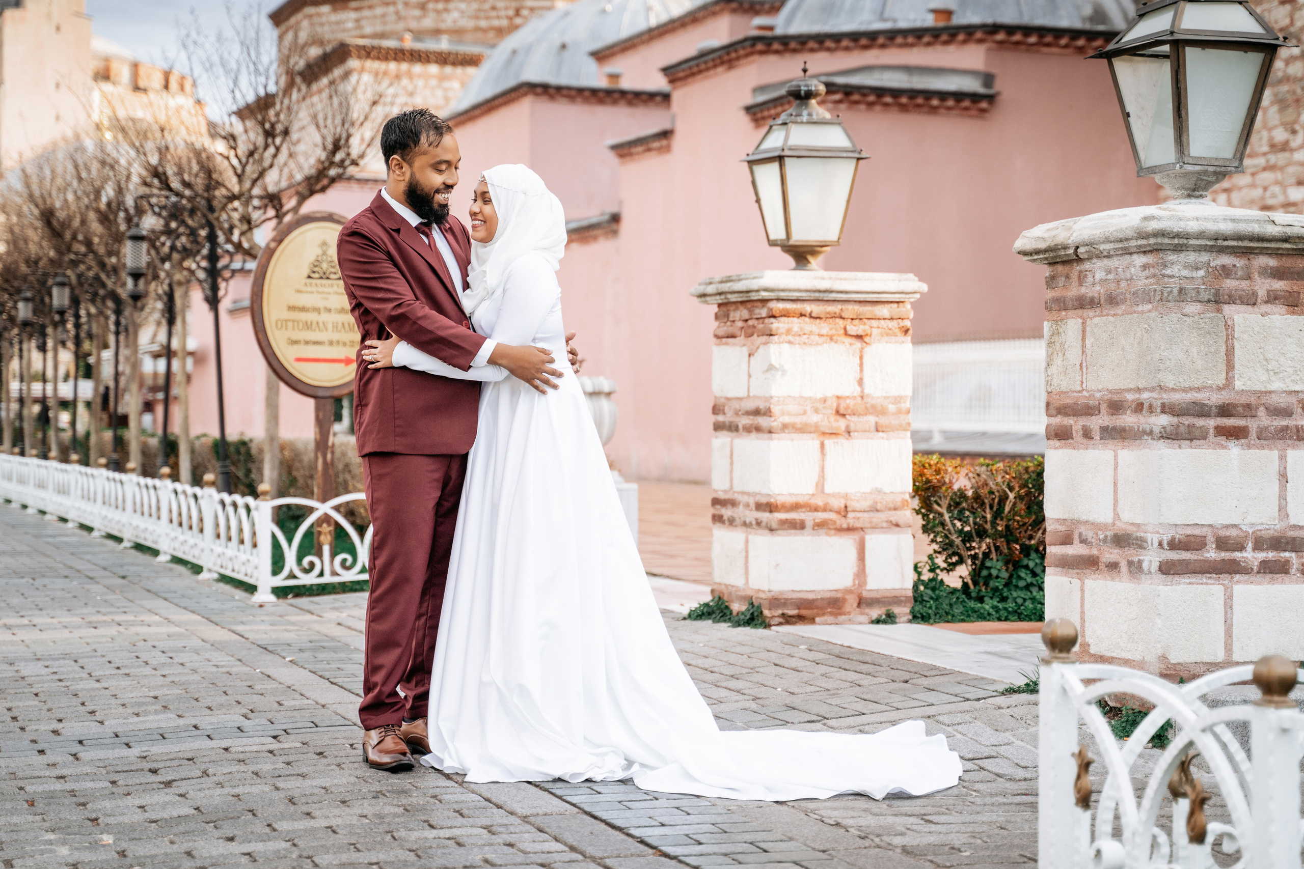 Свадебные фотосессии в Стамбуле. Wedding, family and lifestyle photographer Anatoly. Photo sessions on rooftops with seagulls. Istanbul