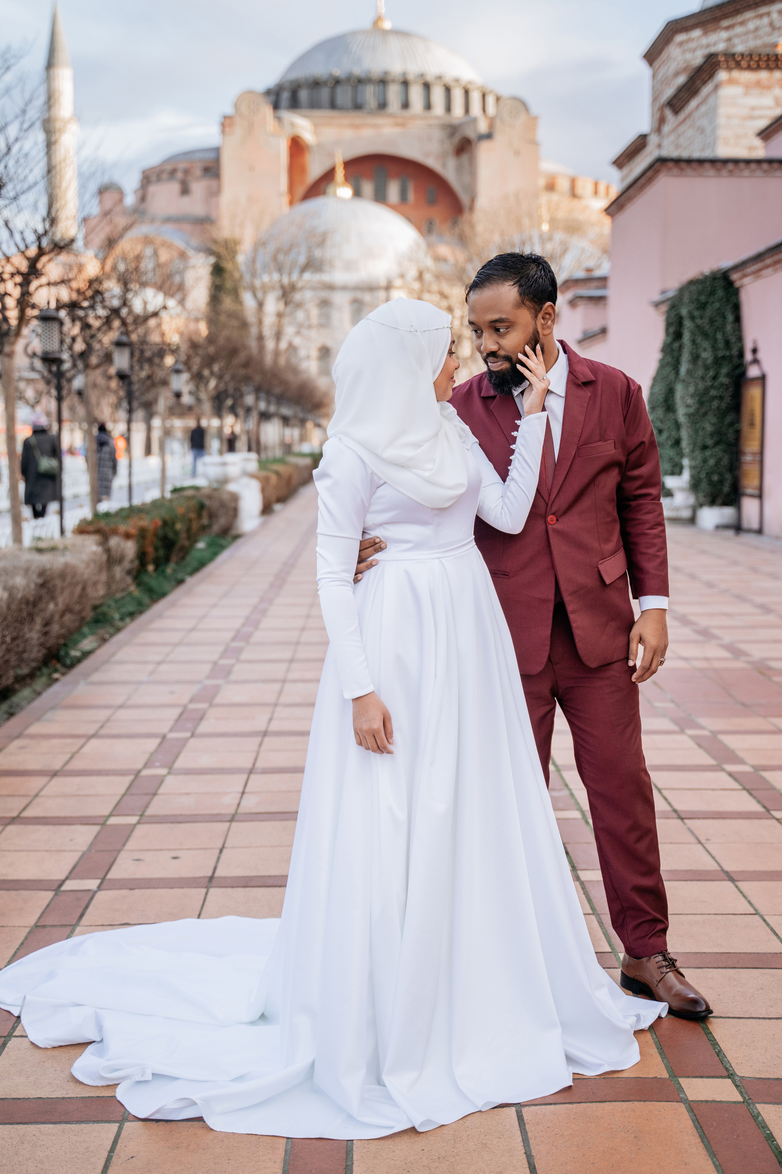 Свадебные фотосессии в Стамбуле. Wedding, family and lifestyle photographer Anatoly. Photo sessions on rooftops with seagulls. Istanbul