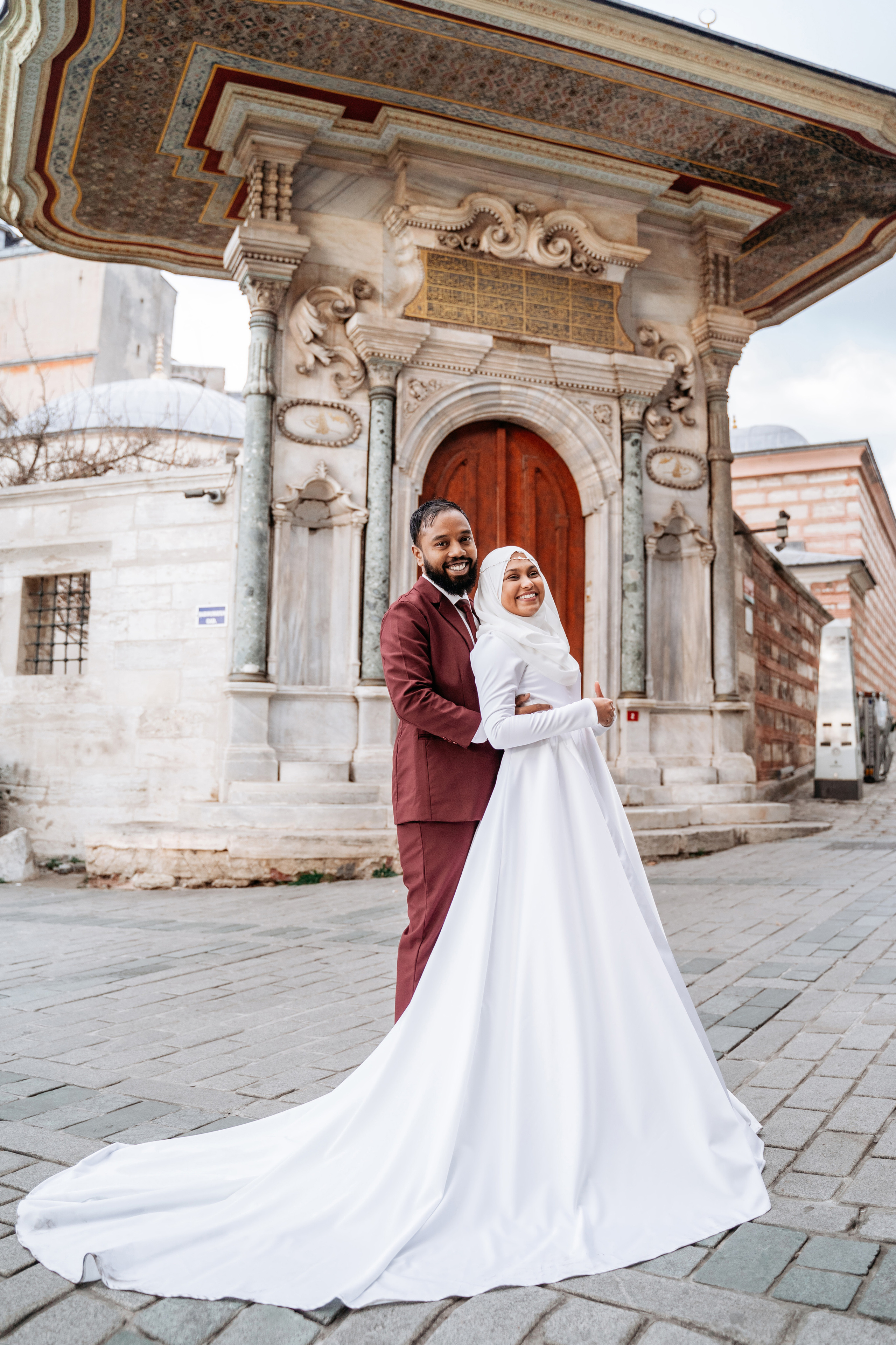 Свадебные фотосессии в Стамбуле. Wedding, family and lifestyle photographer Anatoly. Photo sessions on rooftops with seagulls. Istanbul