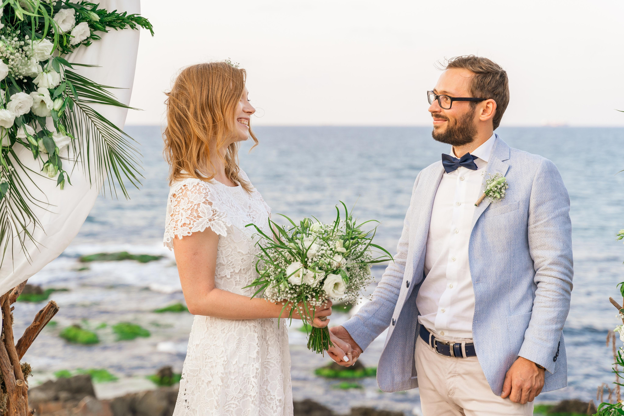 Свадебные фотосессии в Стамбуле. Wedding, family and lifestyle photographer Anatoly. Photo sessions on rooftops with seagulls. Istanbul