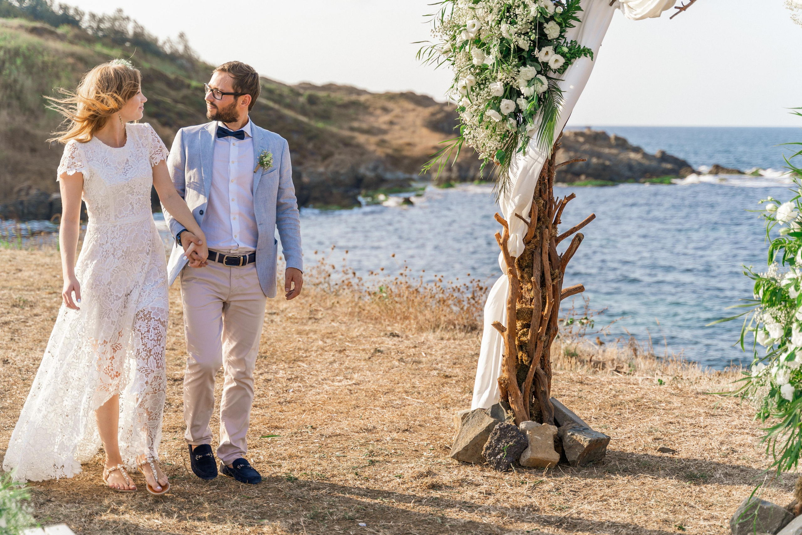Свадебные фотосессии в Стамбуле. Wedding, family and lifestyle photographer Anatoly. Photo sessions on rooftops with seagulls. Istanbul