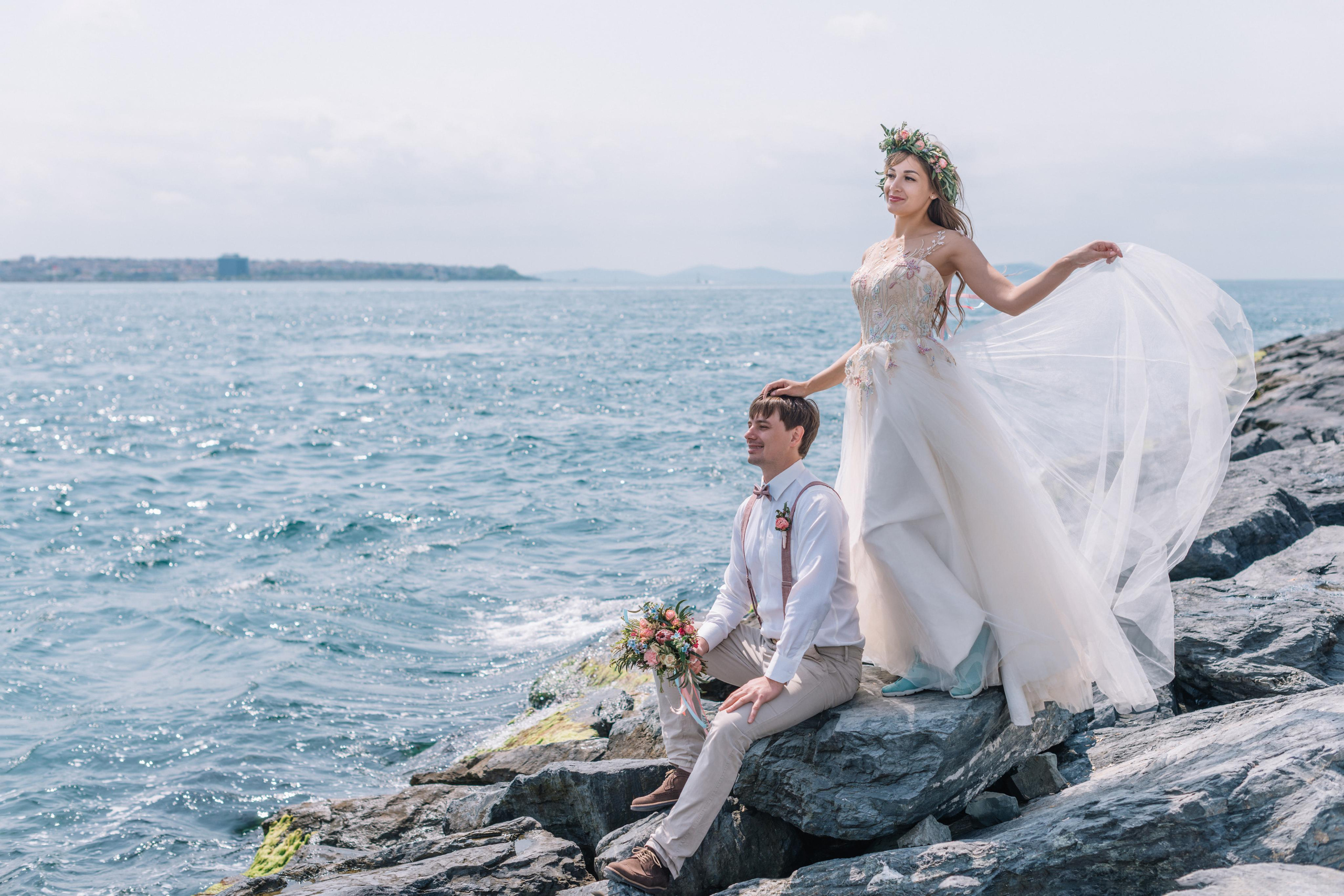 Свадебные фотосессии в Стамбуле. Wedding, family and lifestyle photographer Anatoly. Photo sessions on rooftops with seagulls. Istanbul