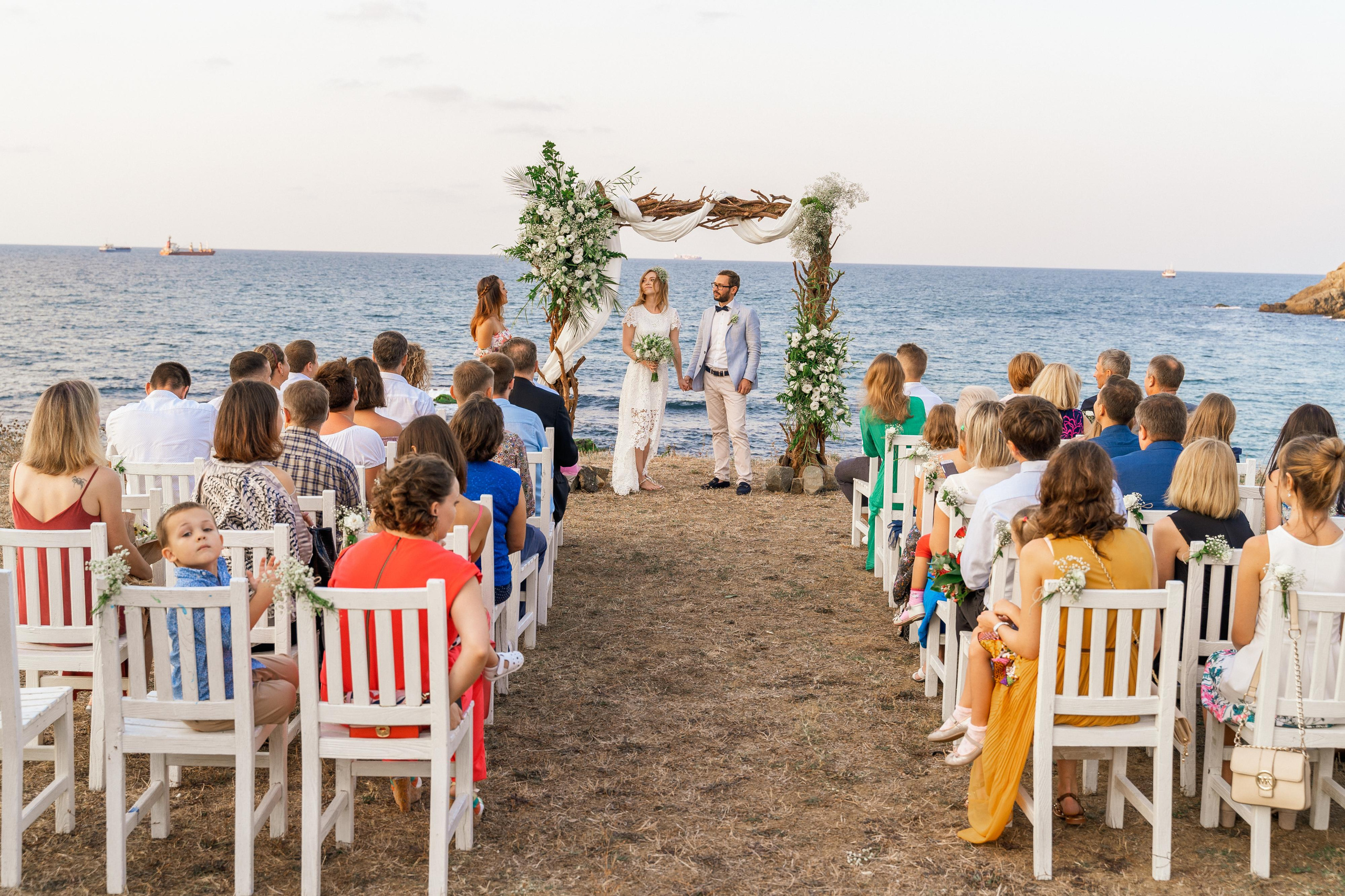 Свадебные фотосессии в Стамбуле. Wedding, family and lifestyle photographer Anatoly. Photo sessions on rooftops with seagulls. Istanbul