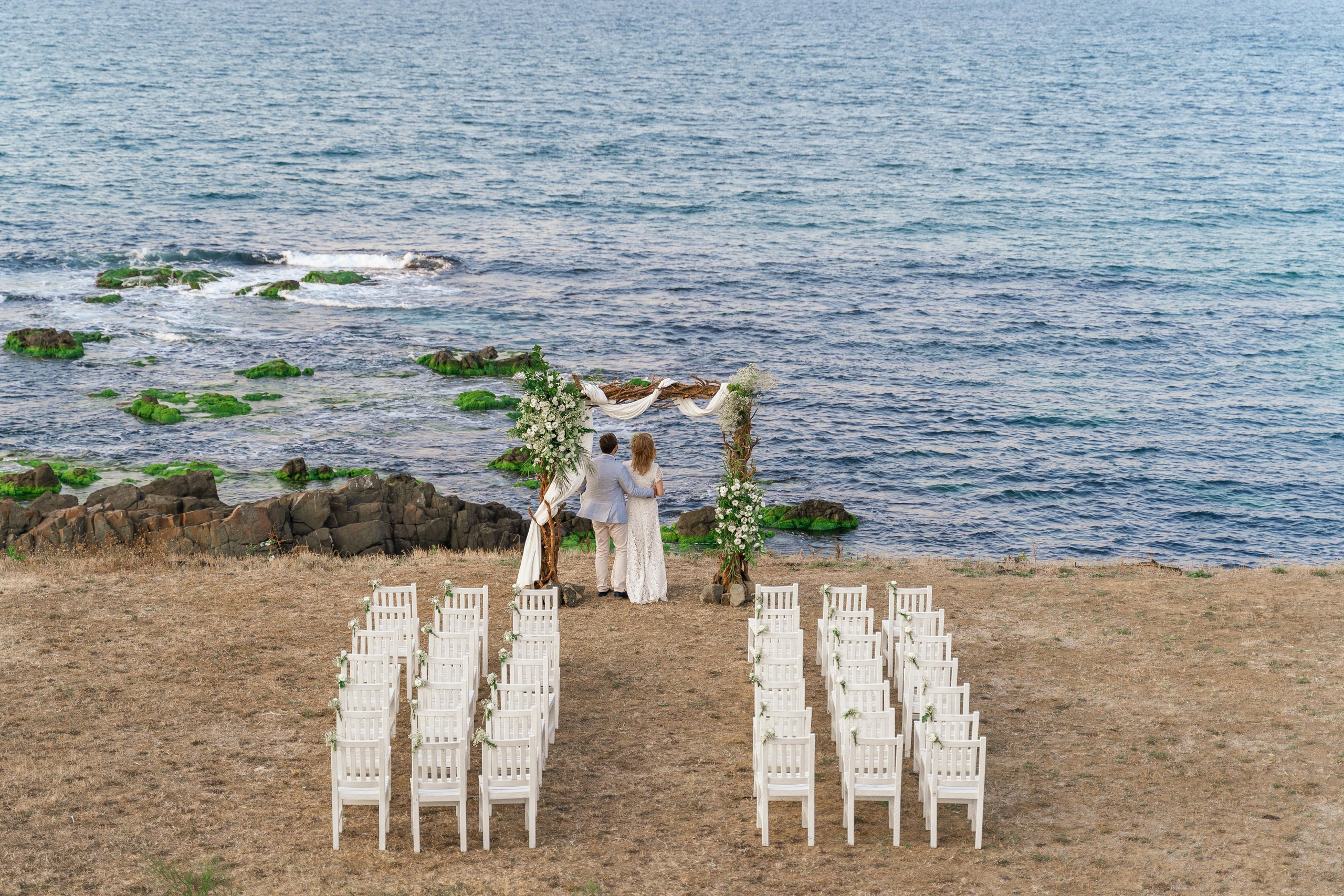 Свадебные фотосессии в Стамбуле. Wedding, family and lifestyle photographer Anatoly. Photo sessions on rooftops with seagulls. Istanbul