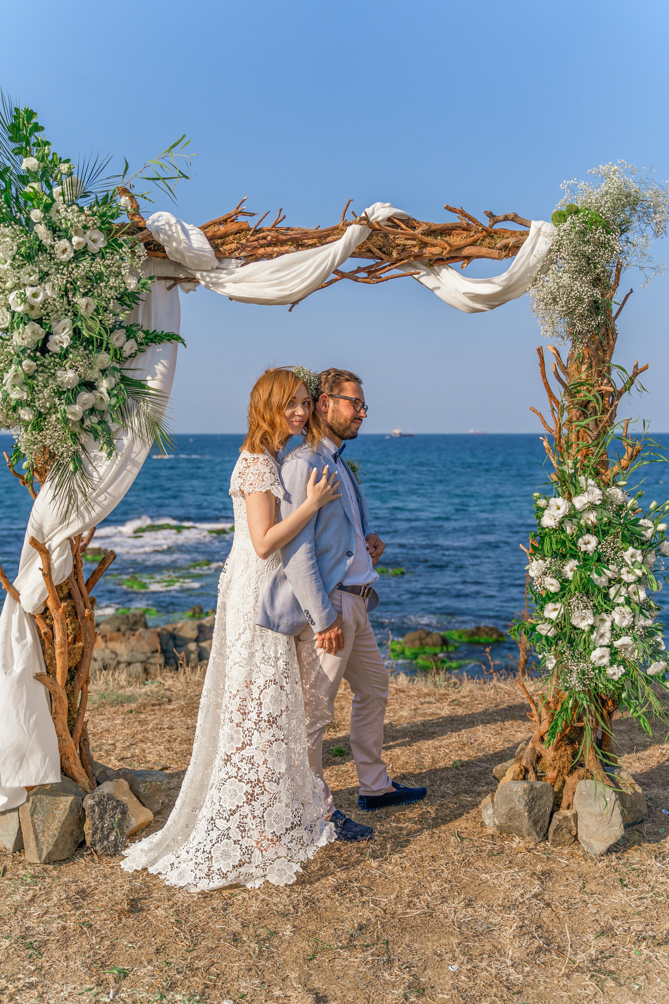 Свадебные фотосессии в Стамбуле. Wedding, family and lifestyle photographer Anatoly. Photo sessions on rooftops with seagulls. Istanbul