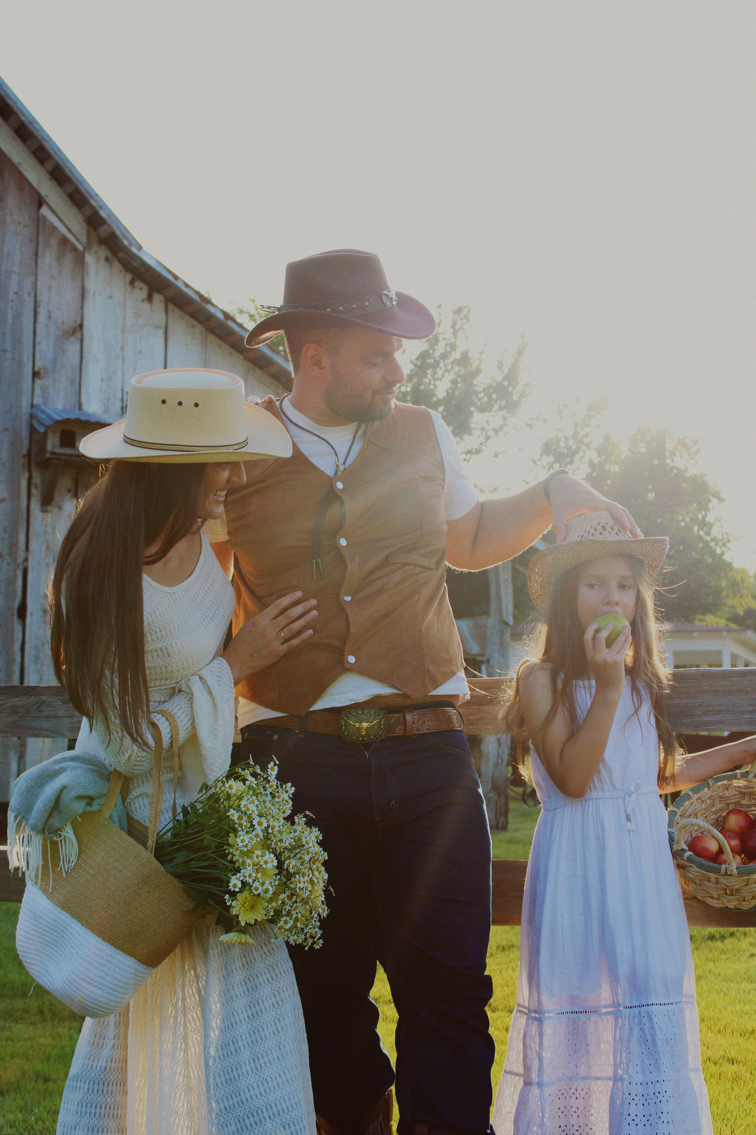 Texas Countryside Family Photoshoot in Cowboy Style. Lana Petrychenko — Portrait & Family Photographer. Valencia, Spain