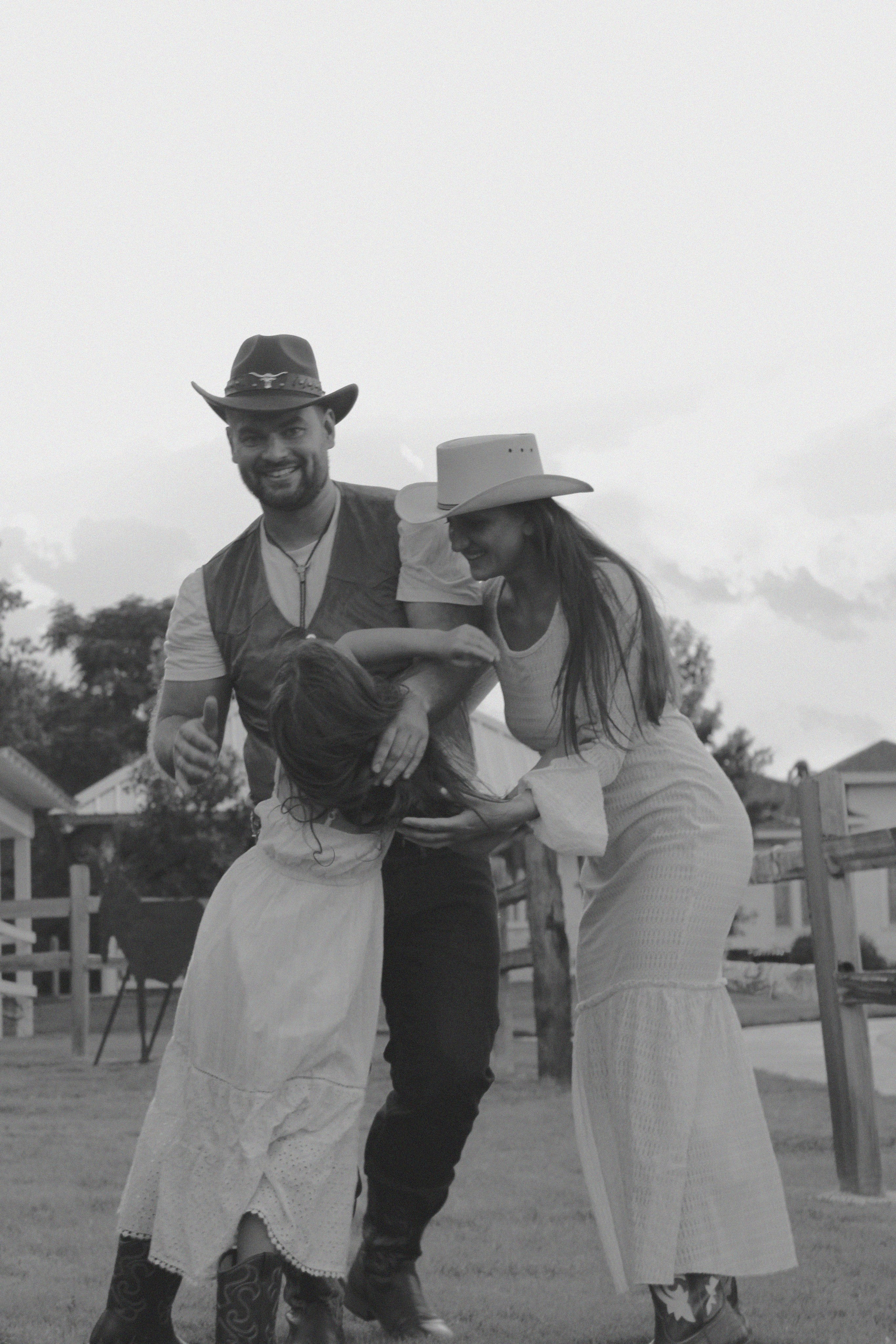 Texas Countryside Family Photoshoot in Cowboy Style. Lana Petrychenko — Portrait & Family Photographer. Valencia, Spain