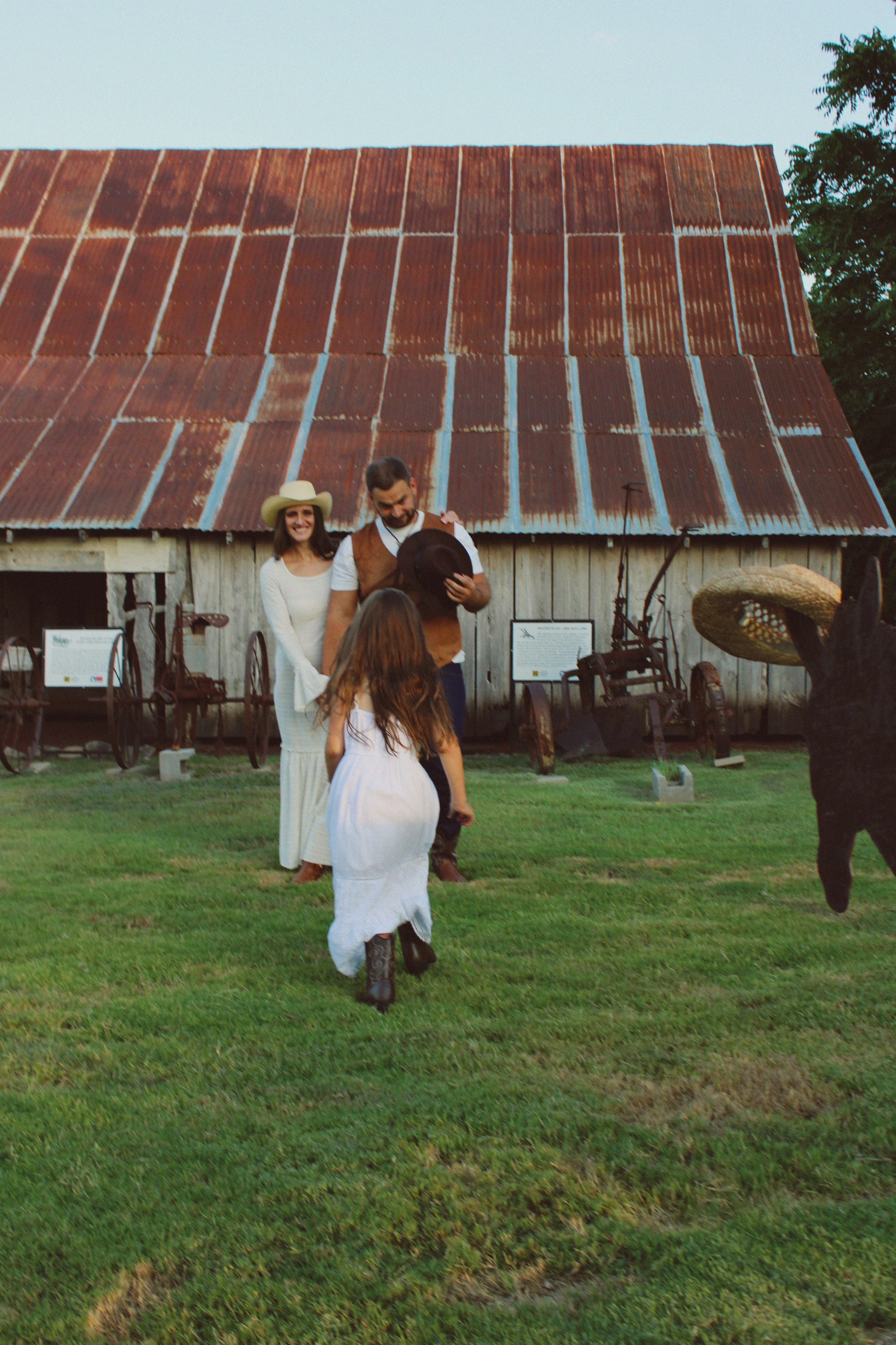 Texas Countryside Family Photoshoot in Cowboy Style. Lana Petrychenko — Portrait & Family Photographer. Valencia, Spain