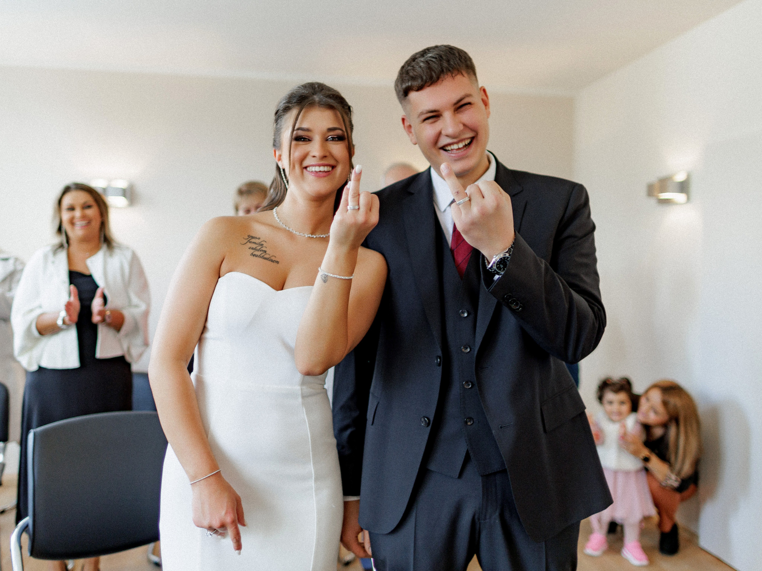 Hochzeitsfotografie im Schloss Arensburg: Ein Tag voller Liebe. Hochzeitsfotograf und Hochzeitsvideograf aus Hamburg | Roka21Film