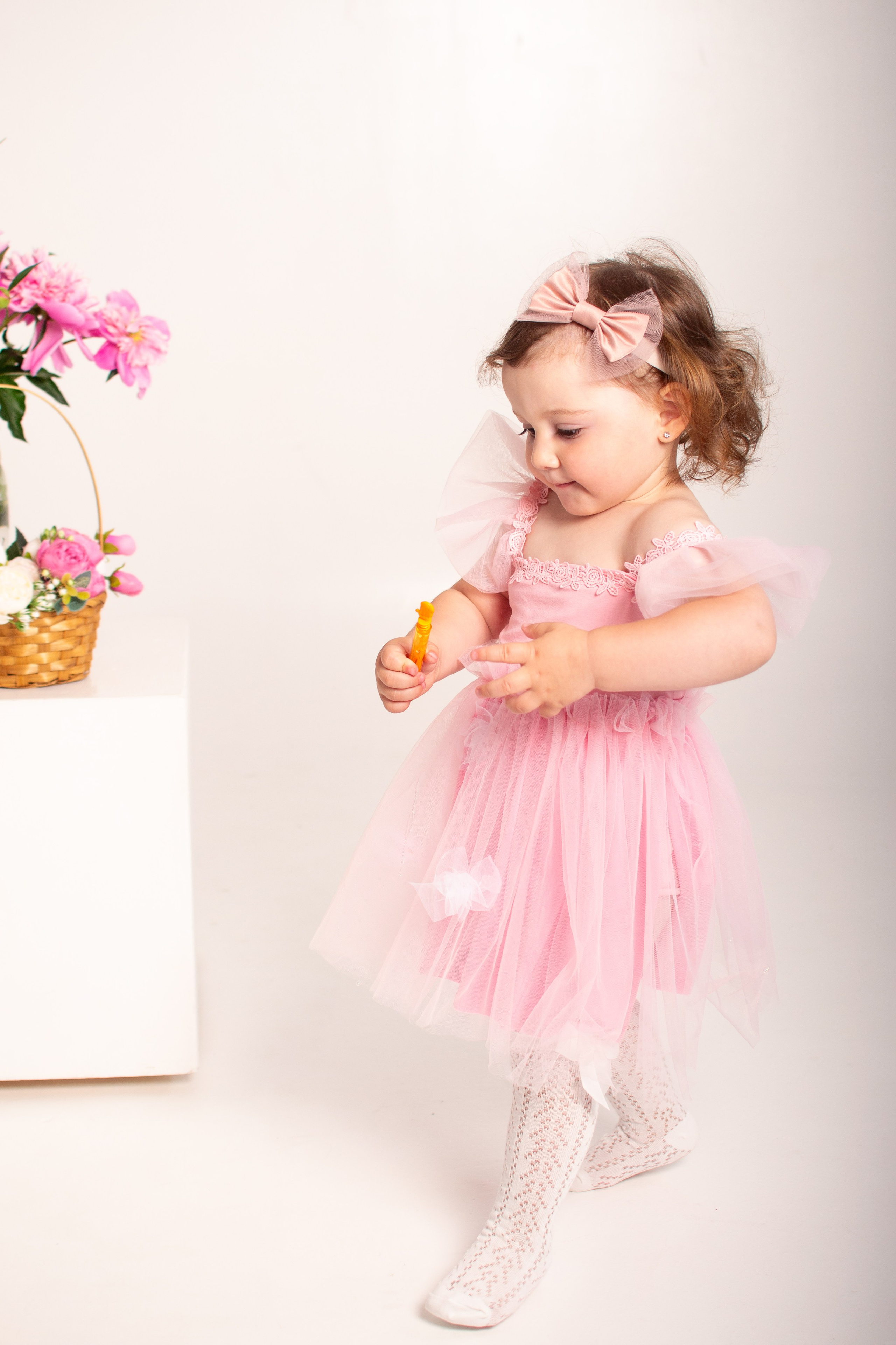 Фотосессия с пионами. Фотограф новорожденных в Темиртау и Караганде Любовь Жукова newborn