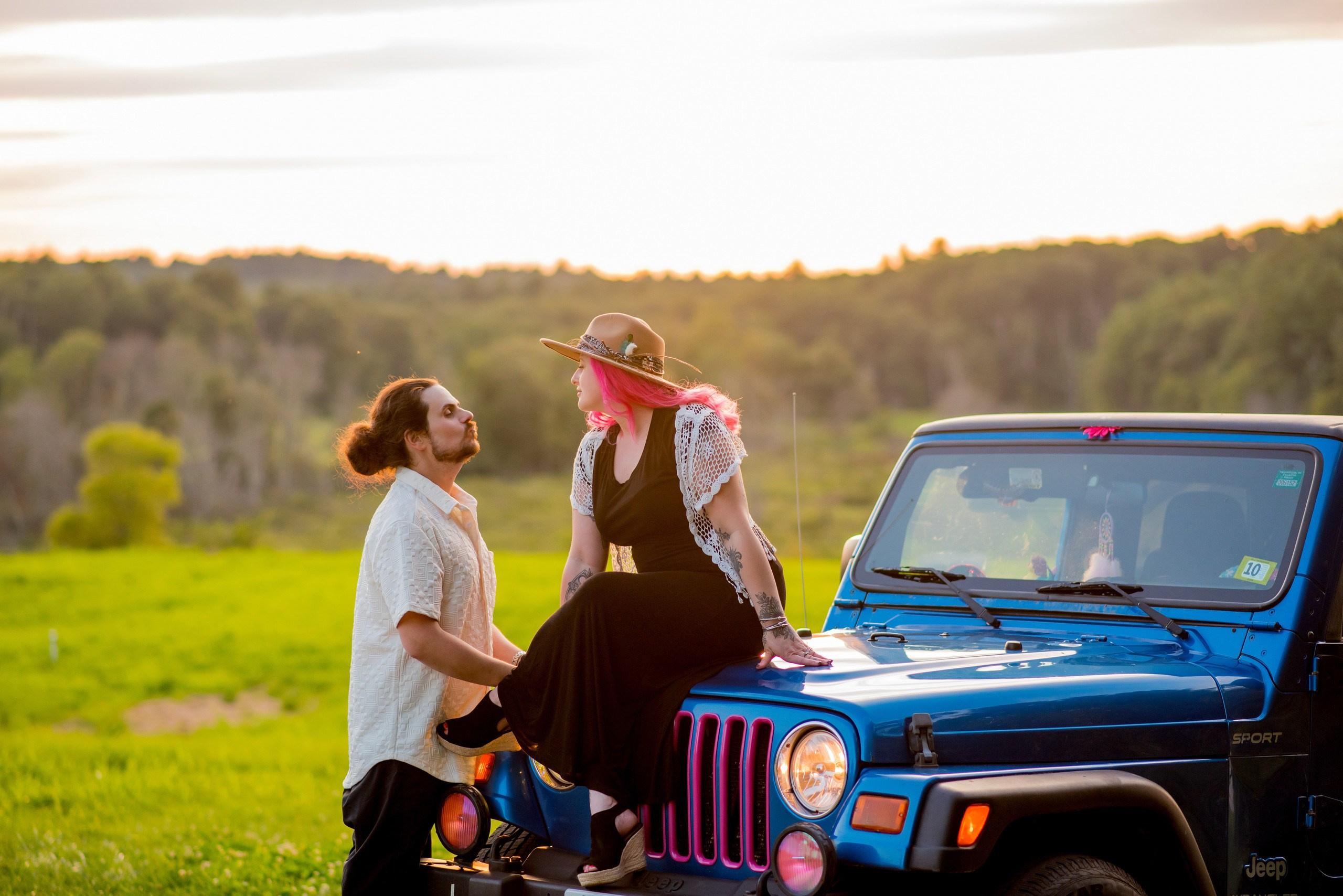 A blue Jeep, a Sunset, and a Love Story: Amanda & Sam’s Engagement Session in Medfield, MA. Wedding photographer in Orlando, Boston & New York Anderson Marques