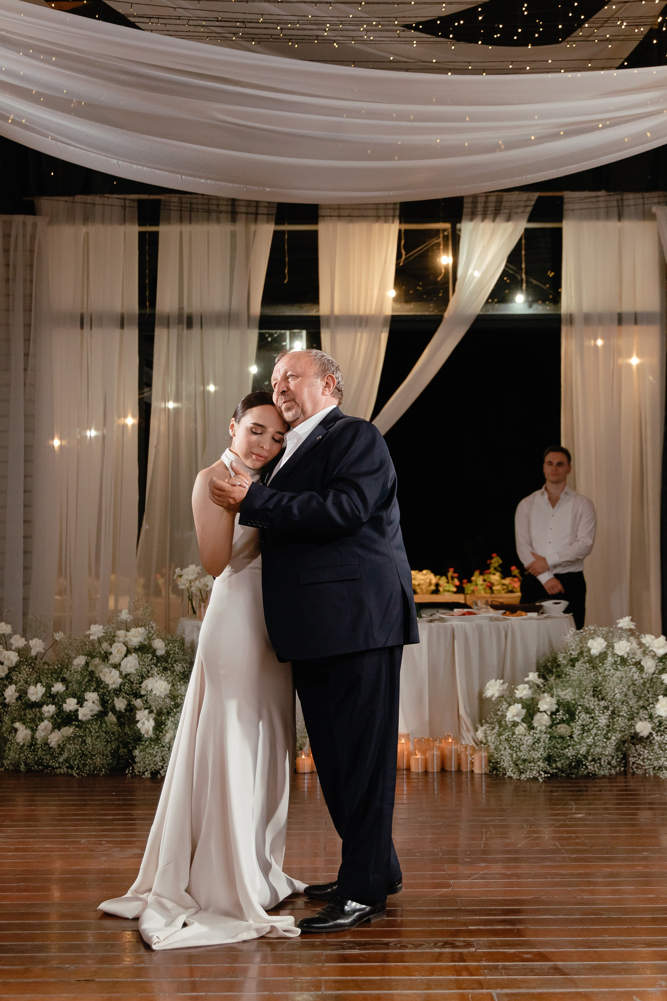 Thomas & Suyumbika. Главная