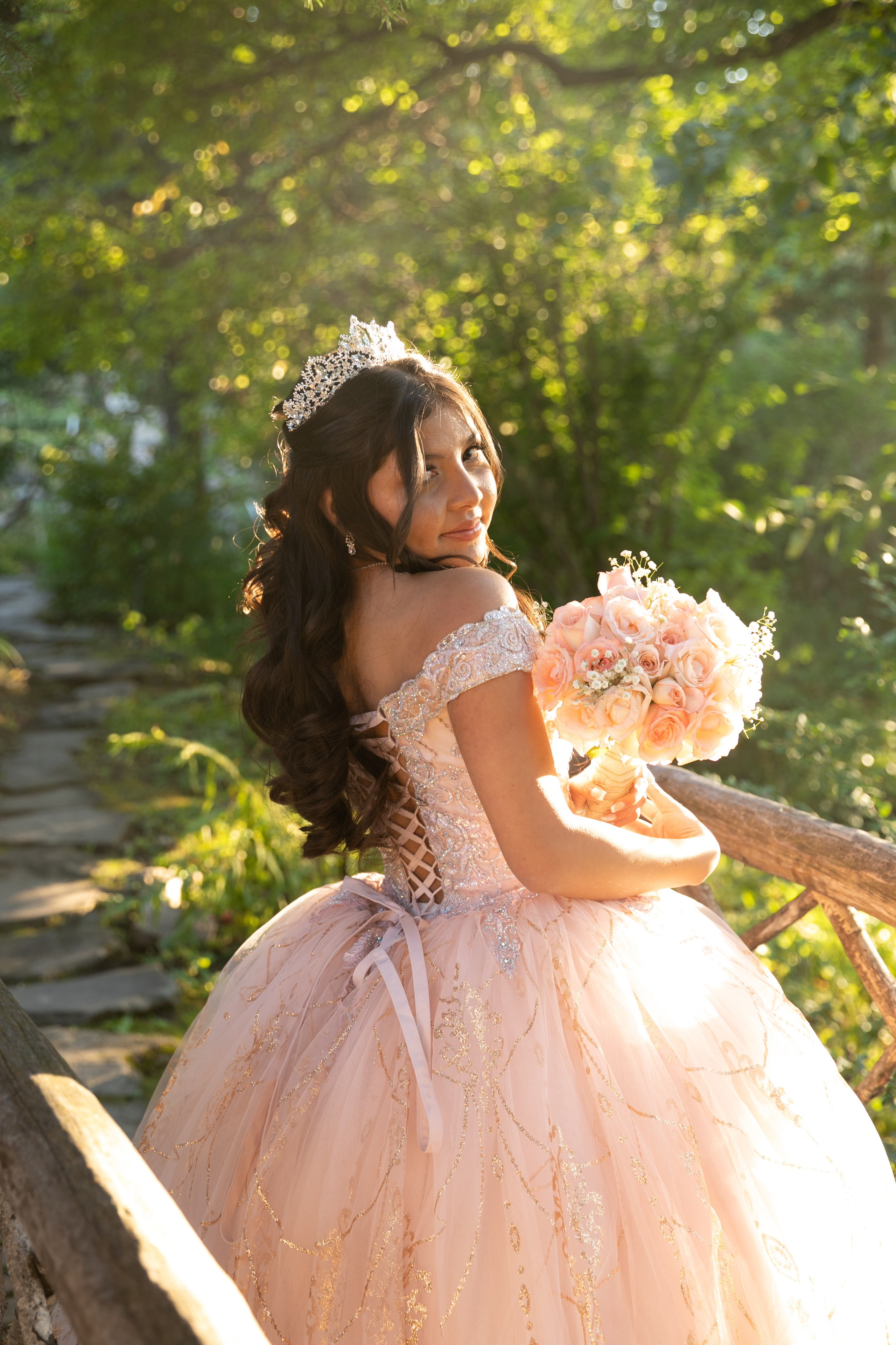 Juanita XV — Readers Rock. Fotografía accesible en Calgary