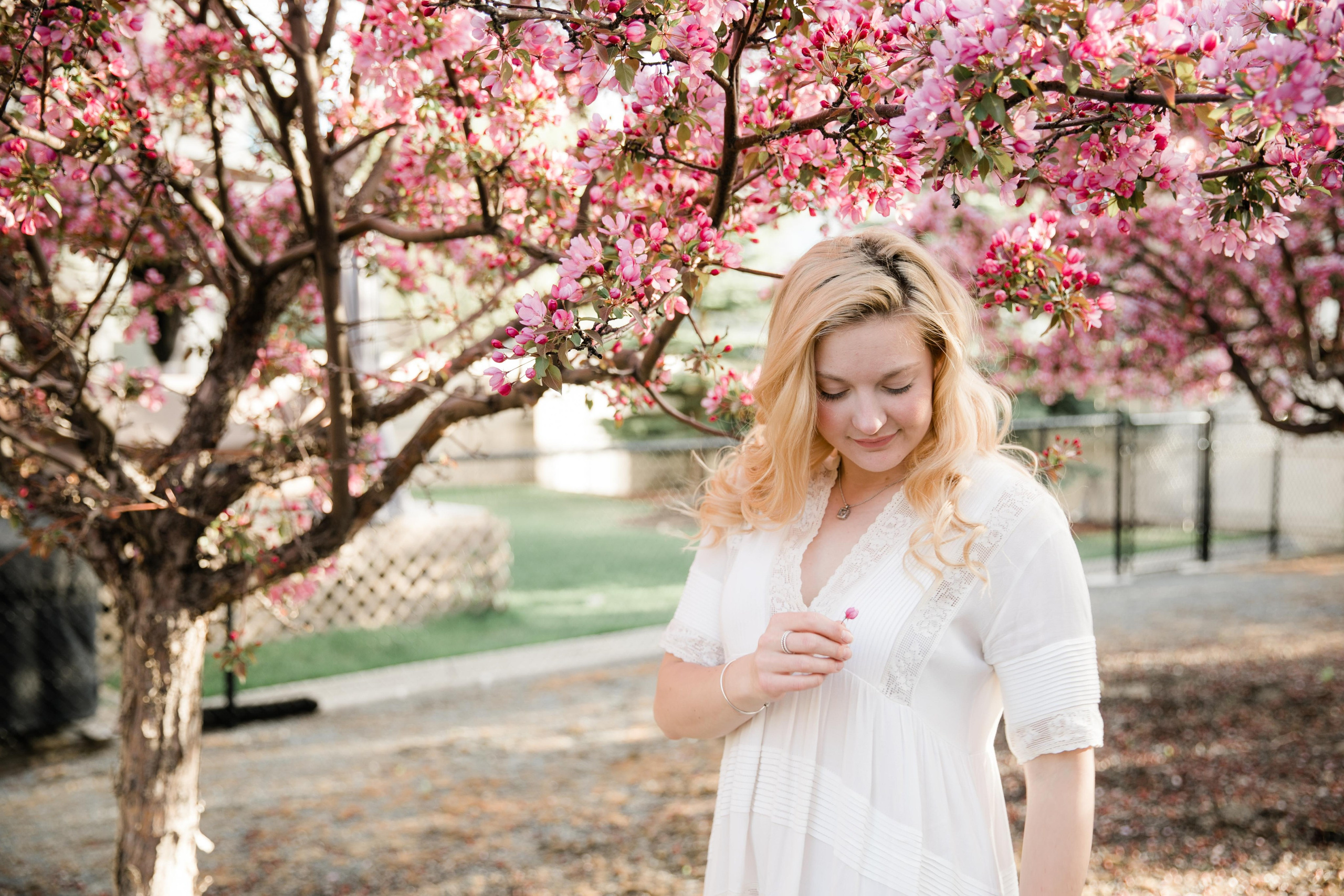 Leanne — Cherry Blossoms. Fotografía accesible en Calgary